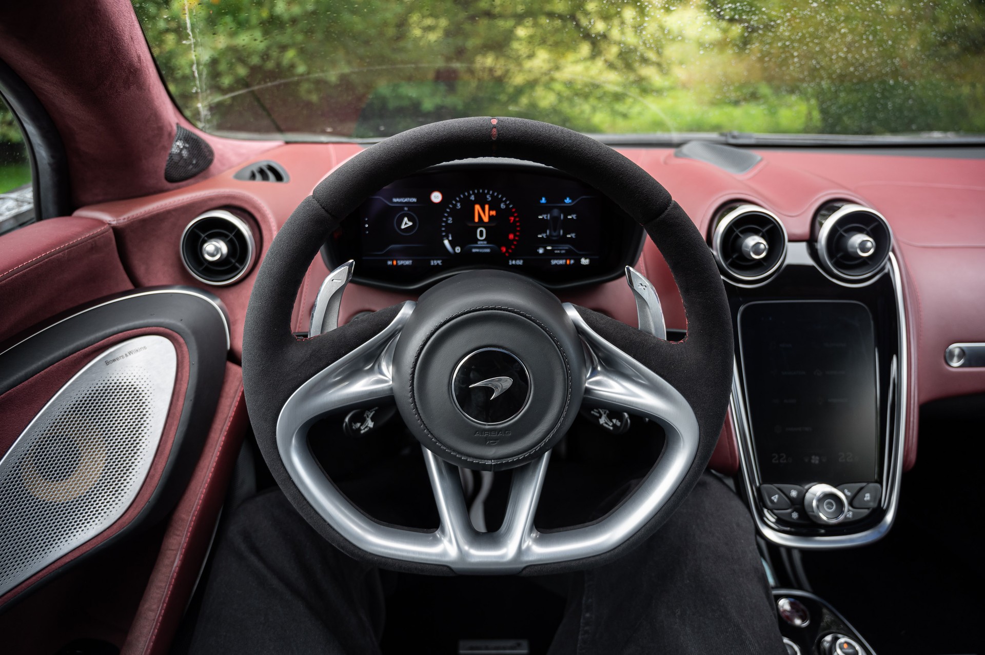 McLAREN GT-image-19