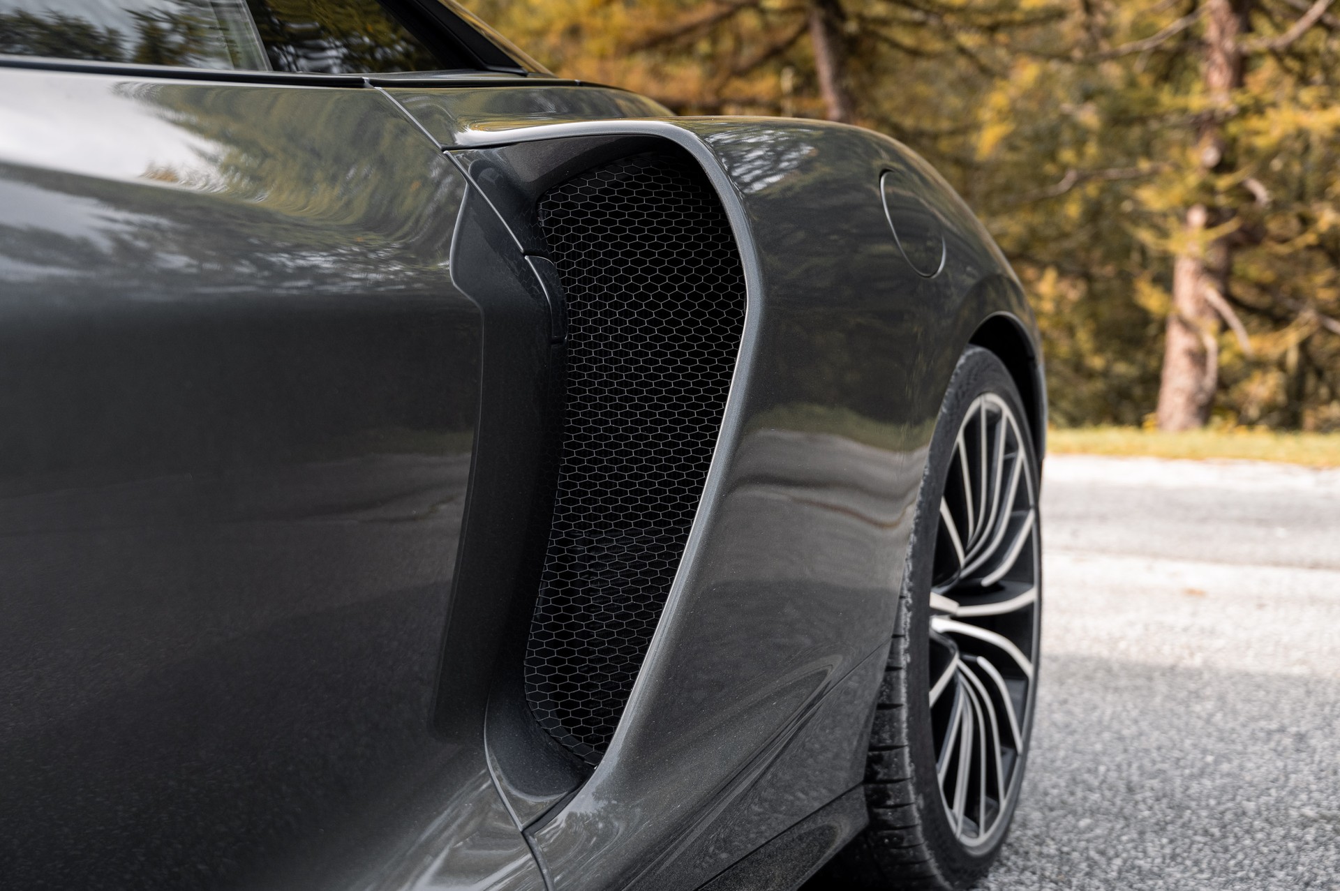 McLAREN GT-image-14