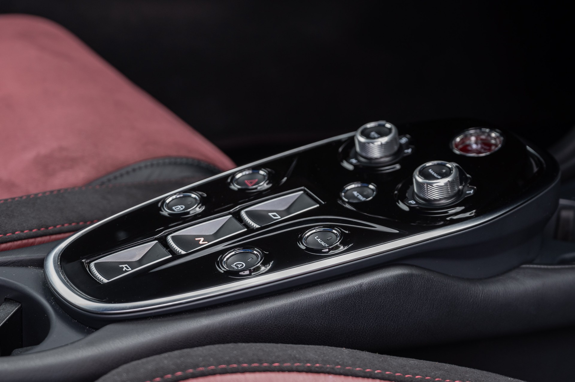 McLAREN GT-image-26