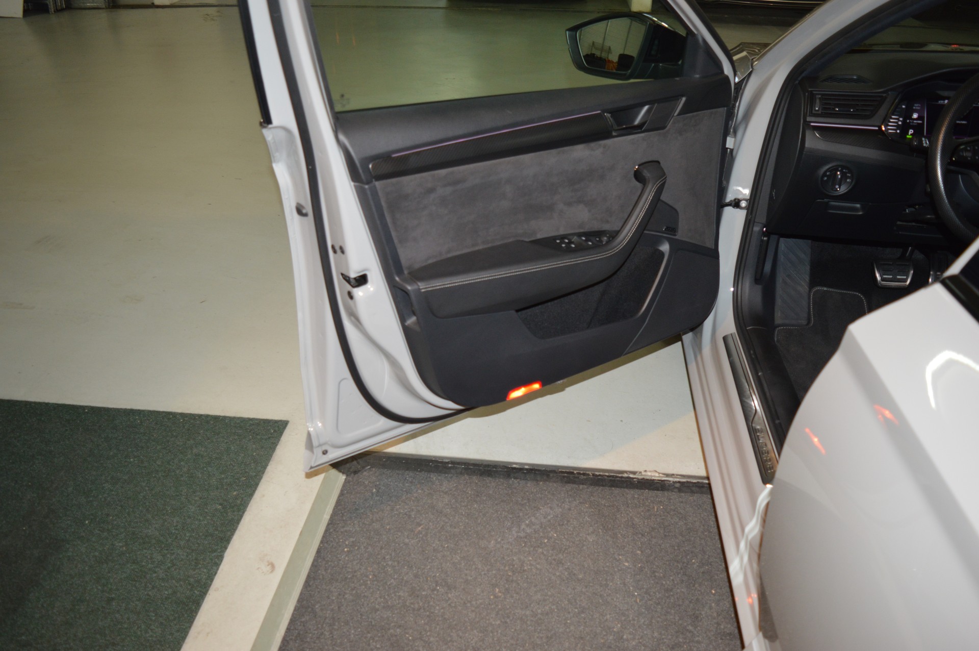 SKODA Superb 1.4 TSI Sport Line PHEV DSG-image-22