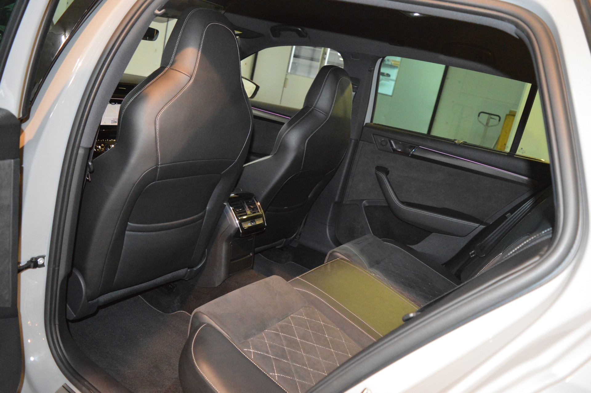 SKODA Superb 1.4 TSI Sport Line PHEV DSG-image-18