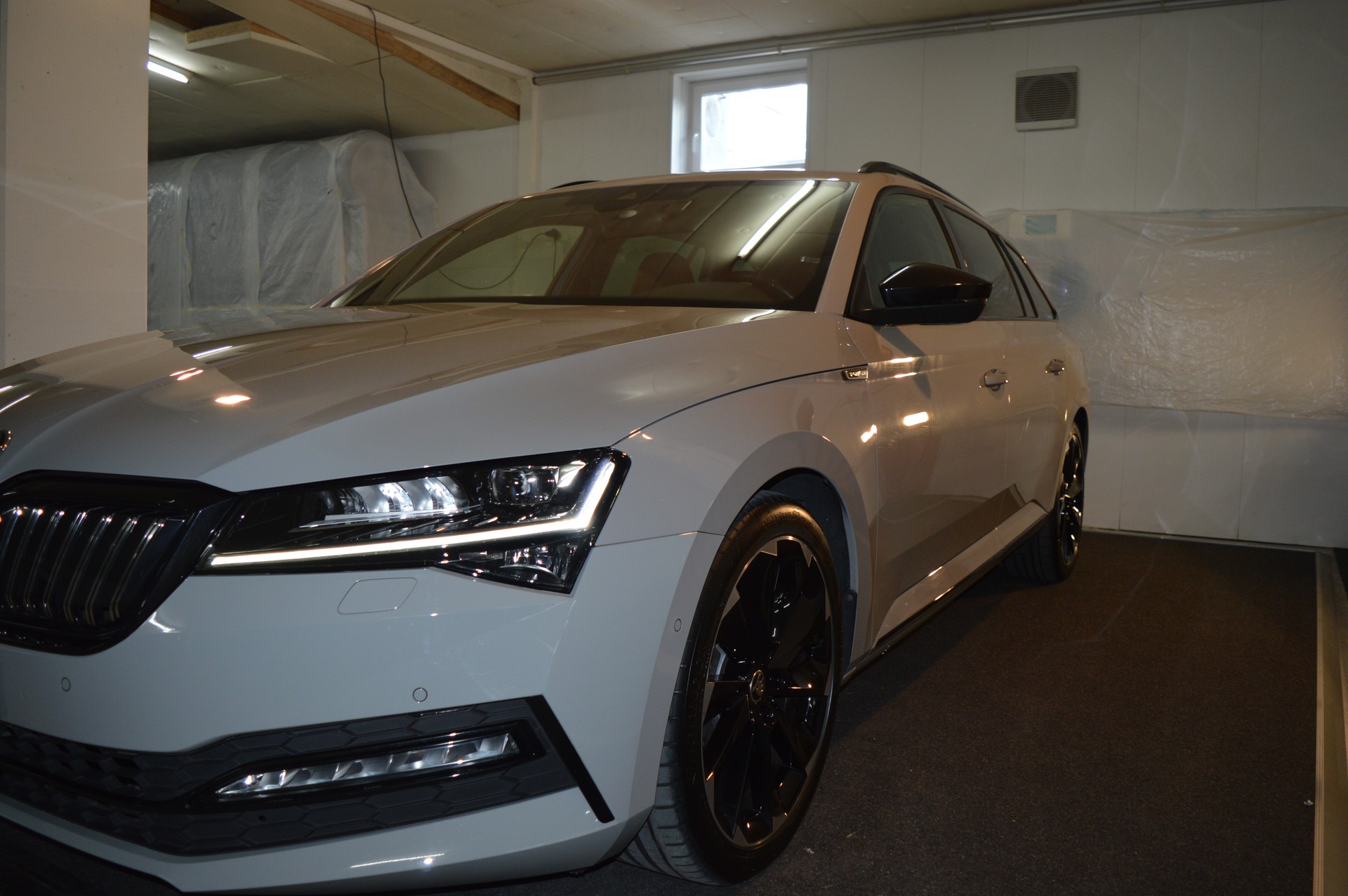SKODA Superb 1.4 TSI Sport Line PHEV DSG-showroom-element-1