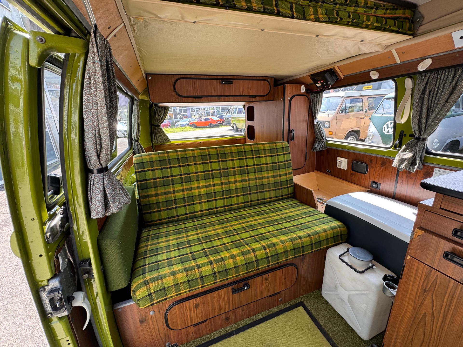VW 23-517 Westfalia-image-8