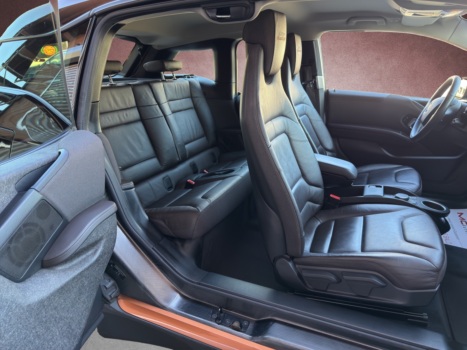 BMW i3s (120Ah) Roadstyle Black Edition-image-12