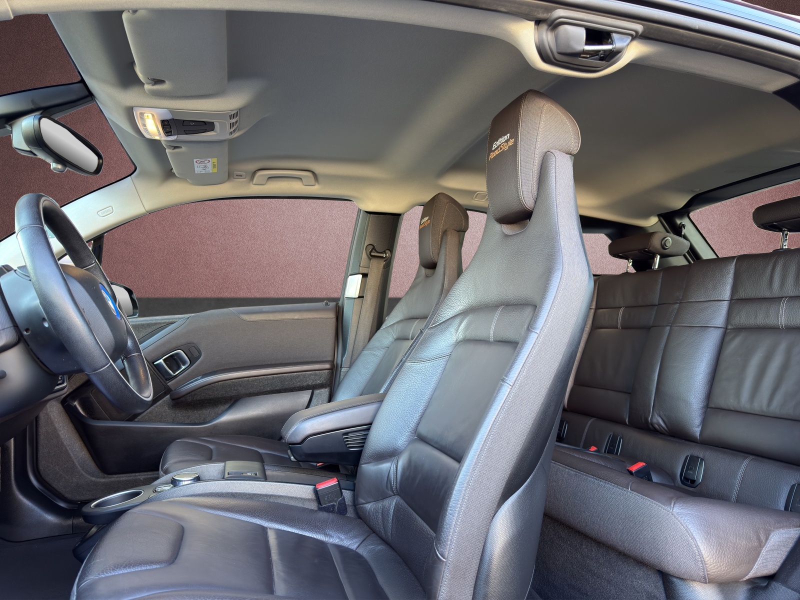 BMW i3s (120Ah) Roadstyle Black Edition-image-11