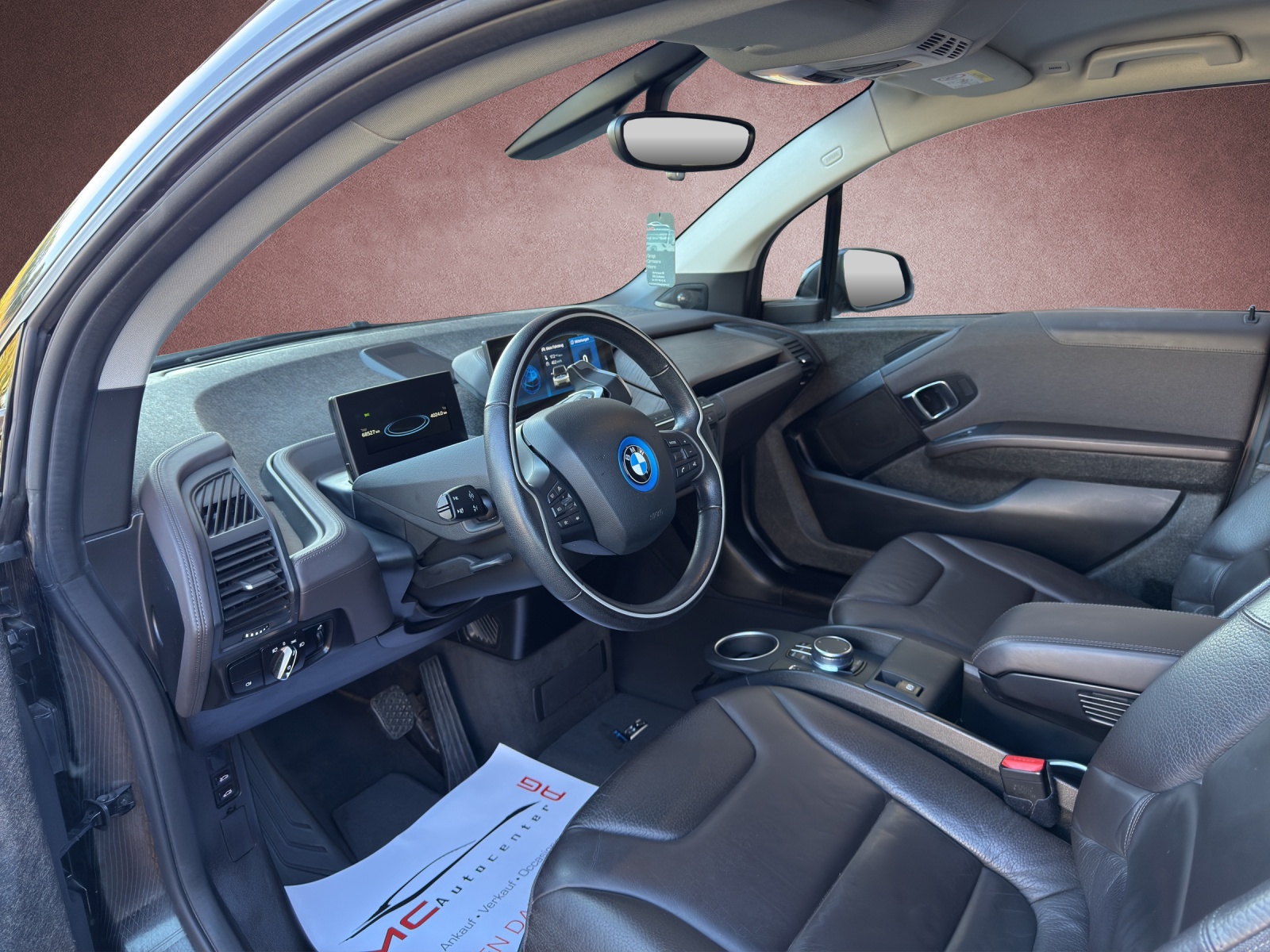 BMW i3s (120Ah) Roadstyle Black Edition-image-6