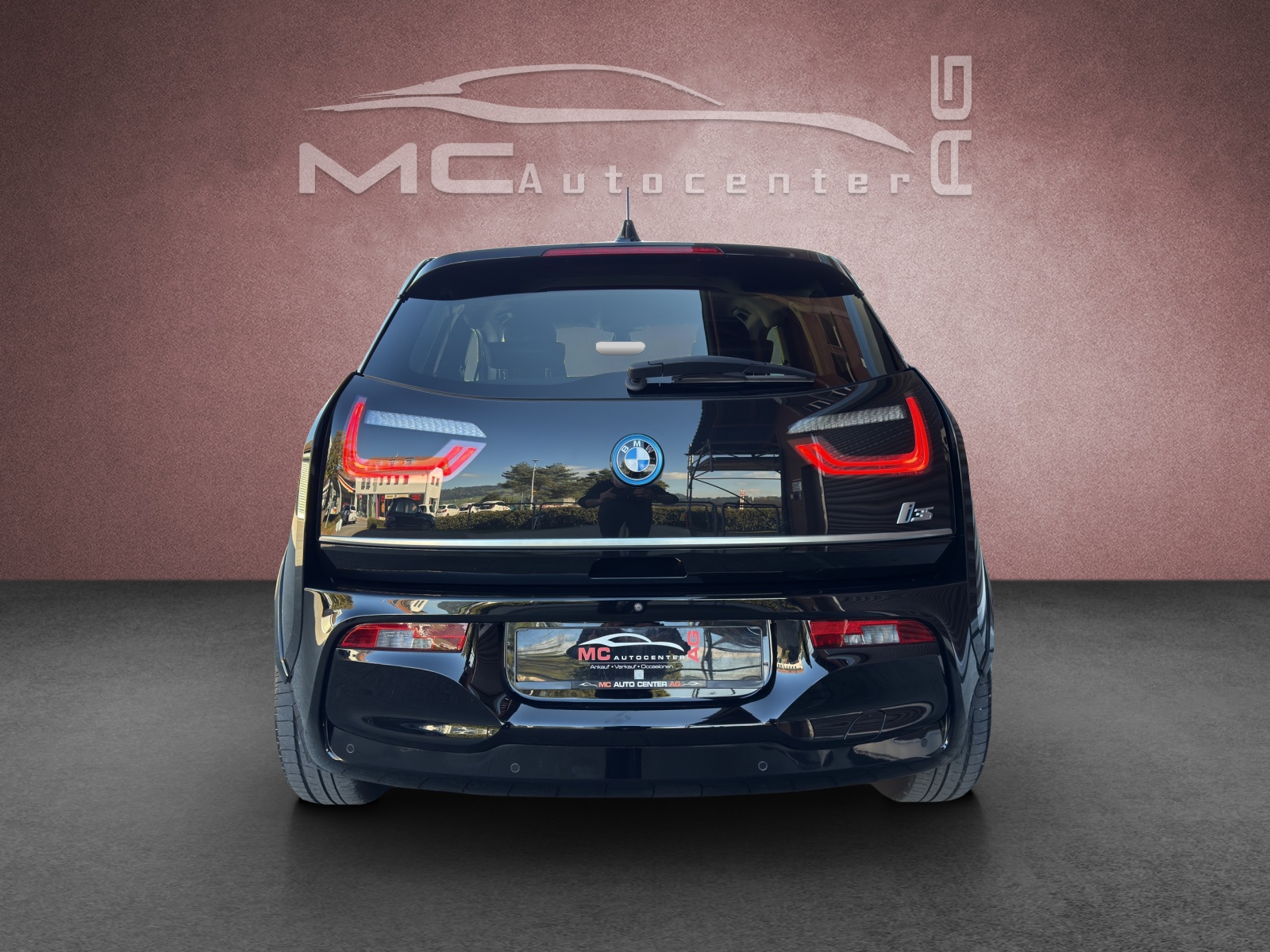 BMW i3s (120Ah) Roadstyle Black Edition-image-4