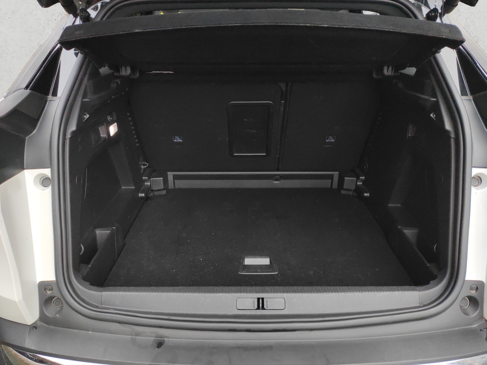 PEUGEOT 3008 1.6 THP GT Line-image-12