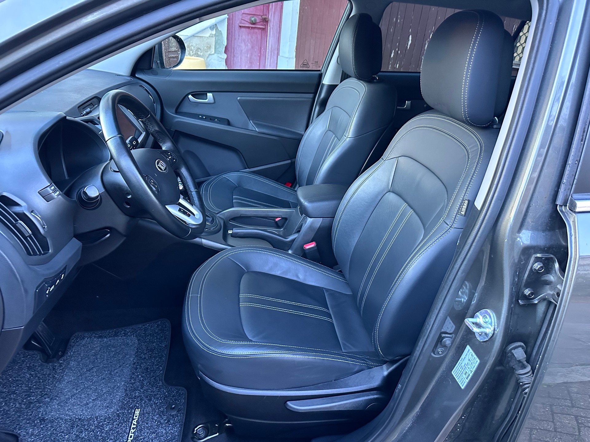 KIA Sportage 2.0 CRDi Trend 4WD Automatic-image-5