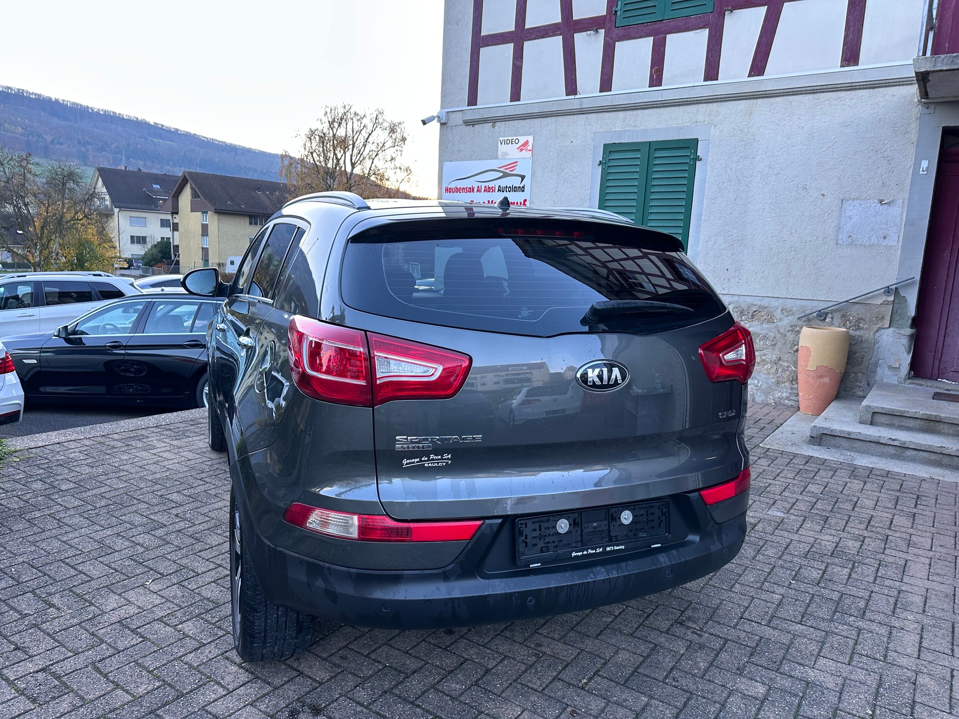 KIA Sportage 2.0 CRDi Trend 4WD Automatic-image-3