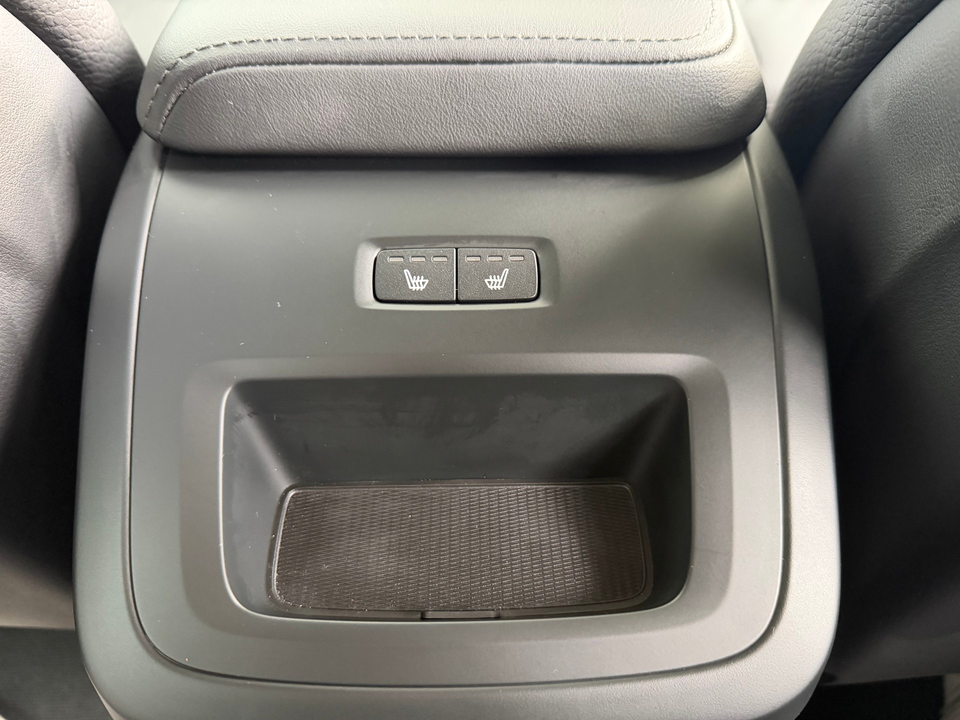 VOLVO XC60 B5 Benzin Mild Hybrid AWD Plus Dark Geartronic-image-6
