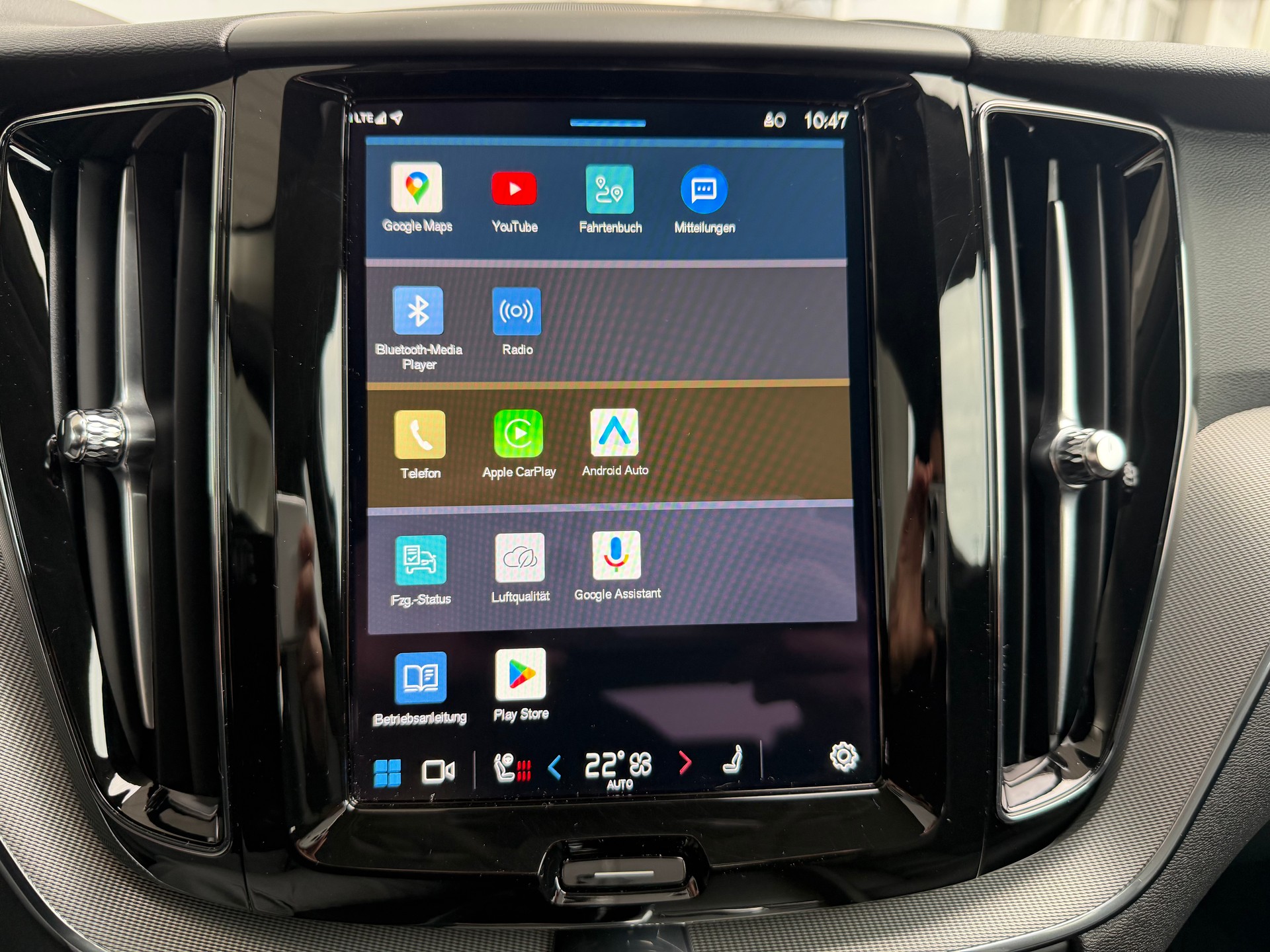 VOLVO XC60 B5 Benzin Mild Hybrid AWD Plus Dark Geartronic-image-13