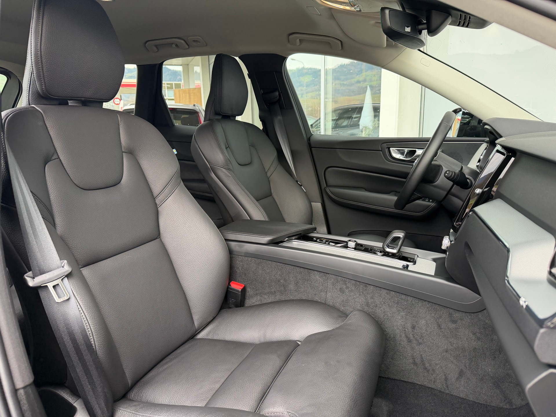 VOLVO XC60 B5 Benzin Mild Hybrid AWD Plus Dark Geartronic-showroom-element-3