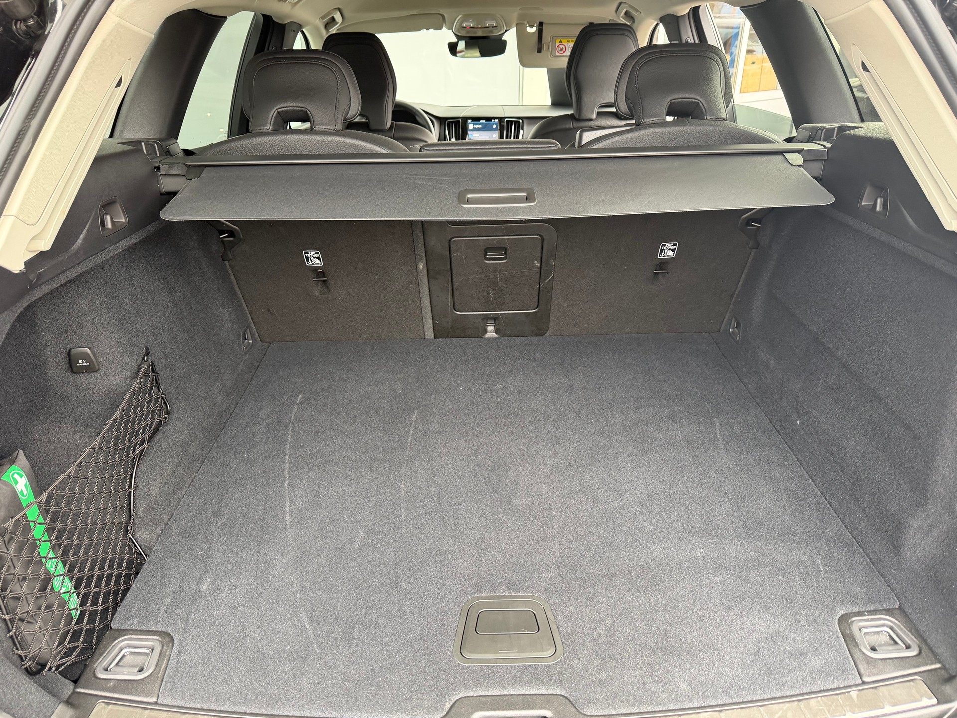 VOLVO XC60 B5 Benzin Mild Hybrid AWD Plus Dark Geartronic-image-18