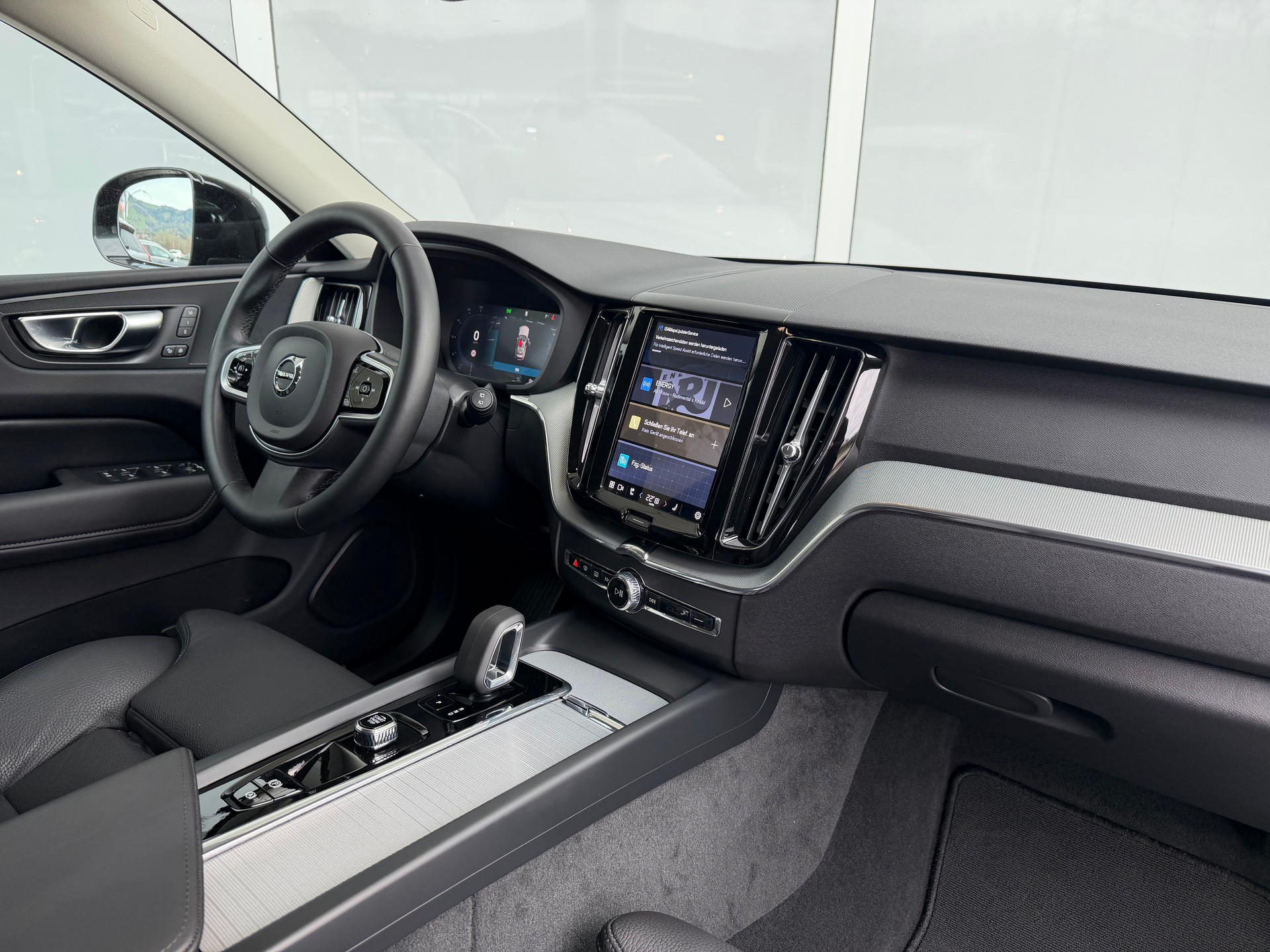 VOLVO XC60 B5 Benzin Mild Hybrid AWD Plus Dark Geartronic-showroom-element-2