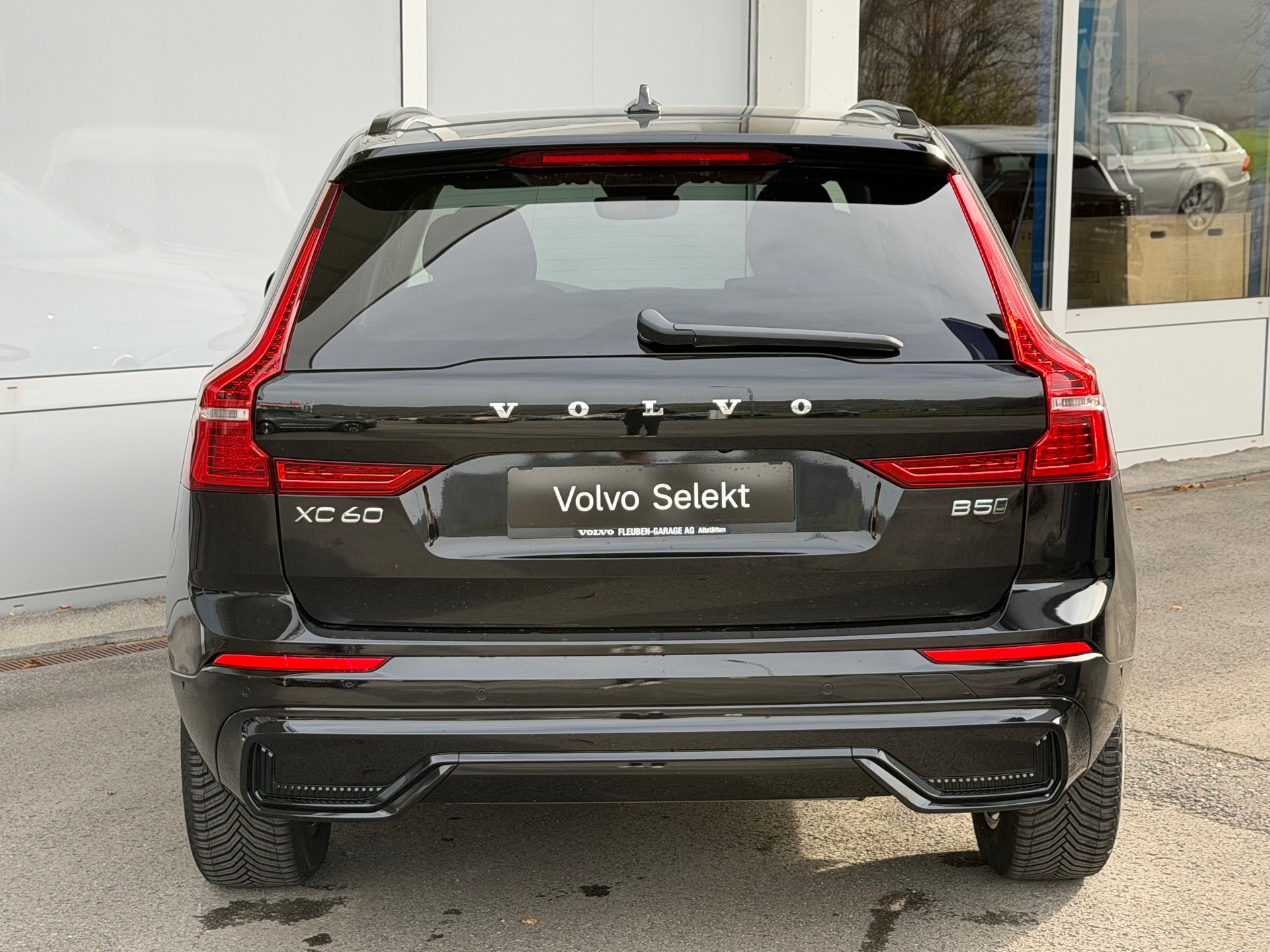 VOLVO XC60 B5 Benzin Mild Hybrid AWD Plus Dark Geartronic-image-20