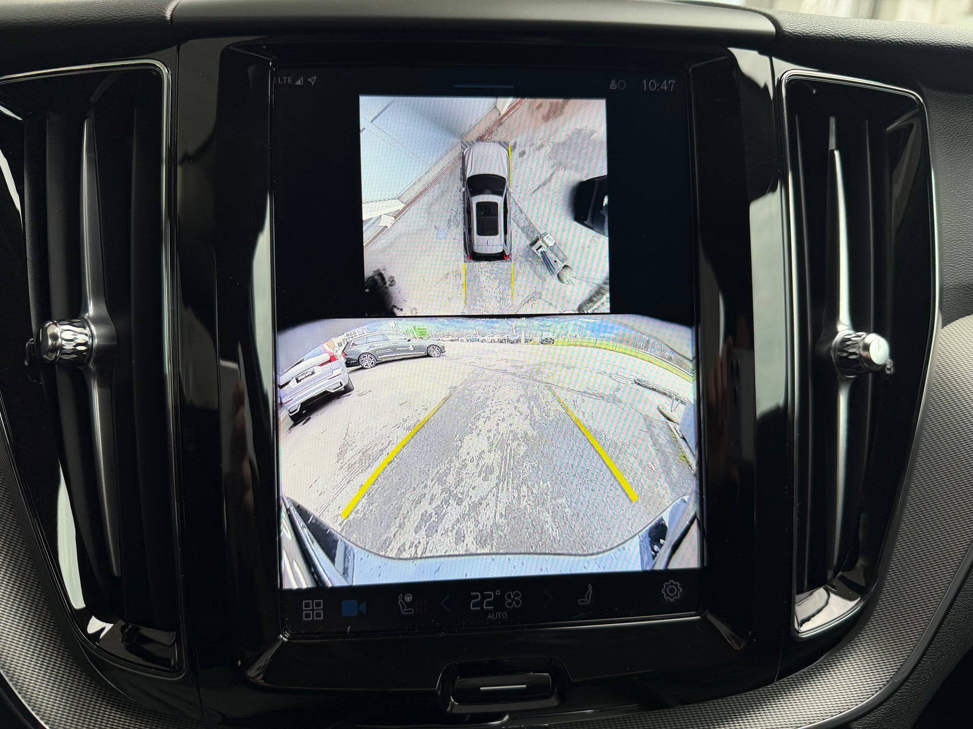 VOLVO XC60 B5 Benzin Mild Hybrid AWD Plus Dark Geartronic-image-17