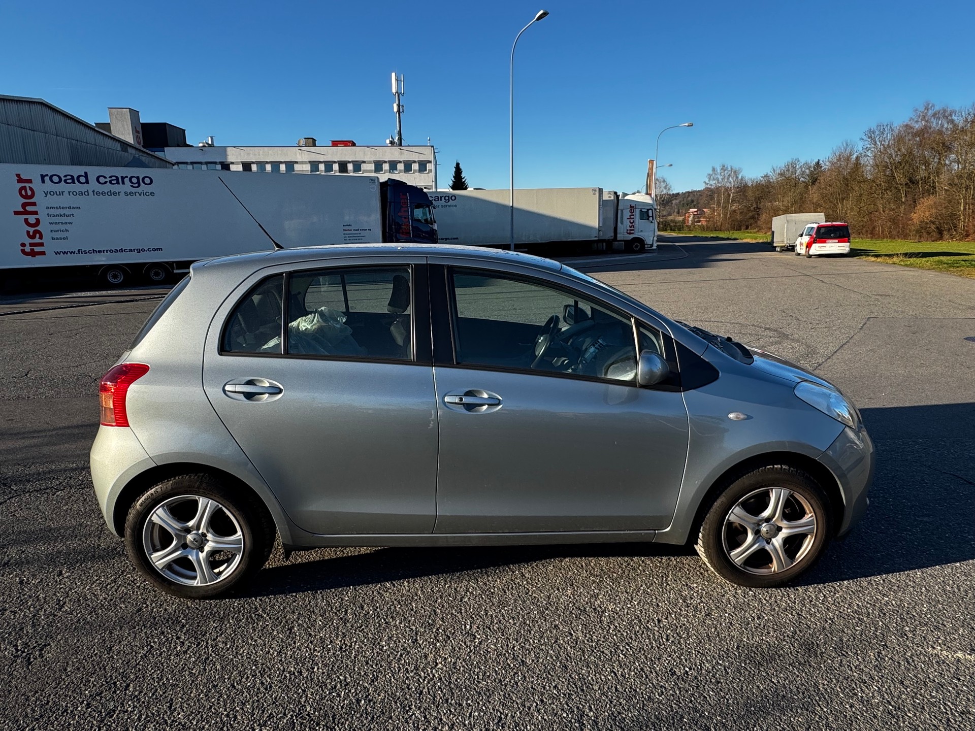 TOYOTA Yaris 1.0 Style-image-8