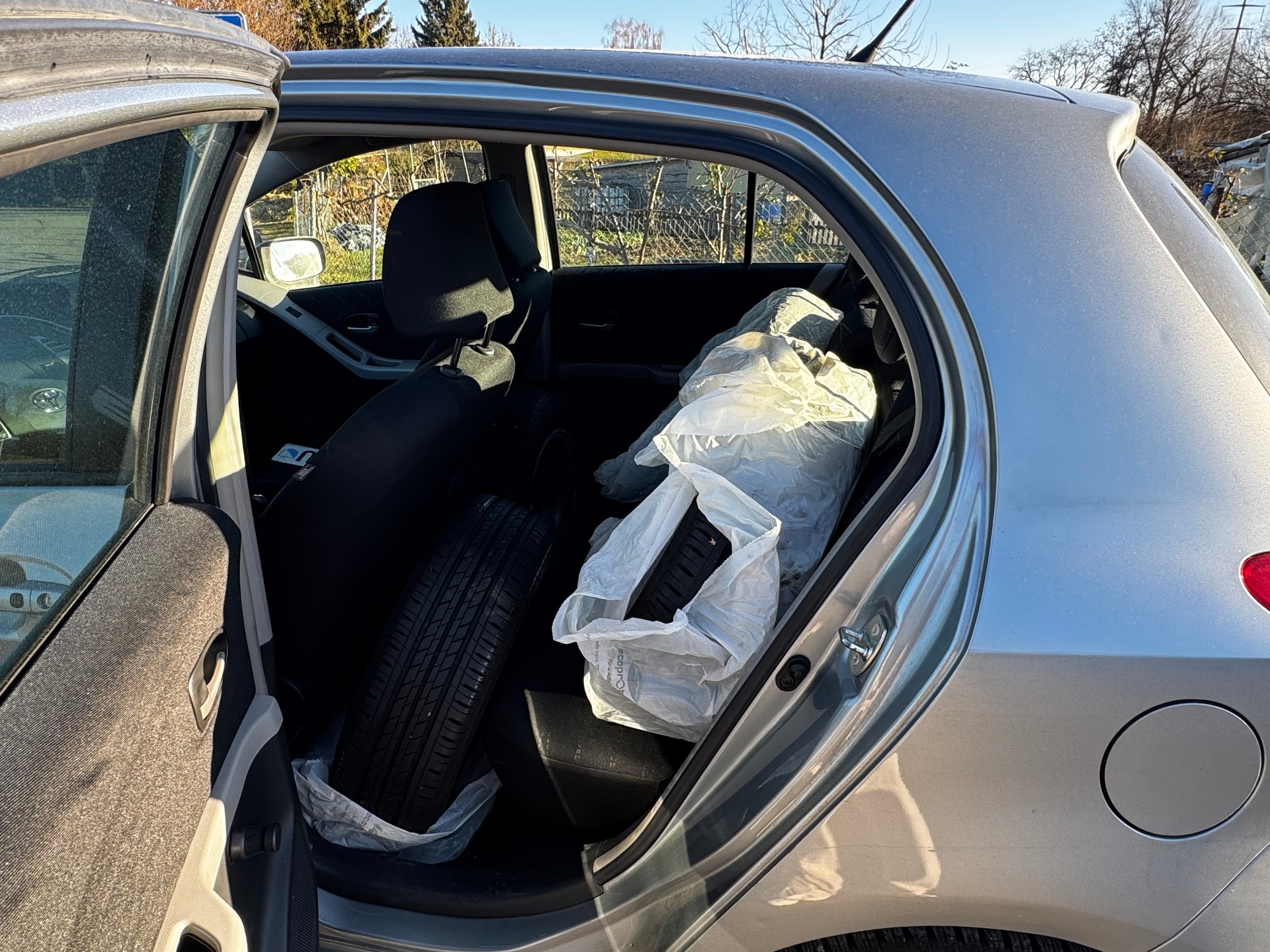 TOYOTA Yaris 1.0 Style-image-14