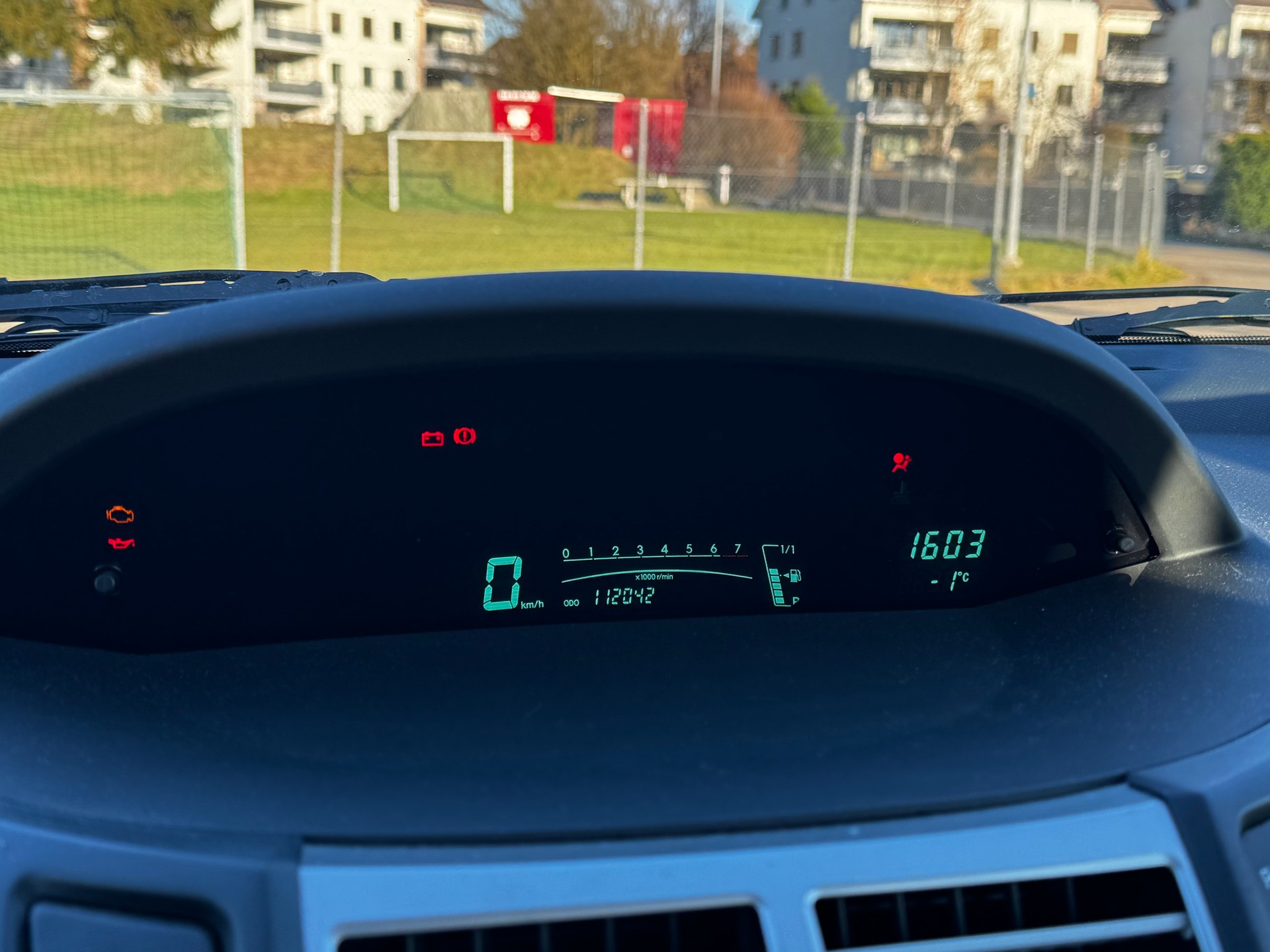 TOYOTA Yaris 1.0 Style-image-11