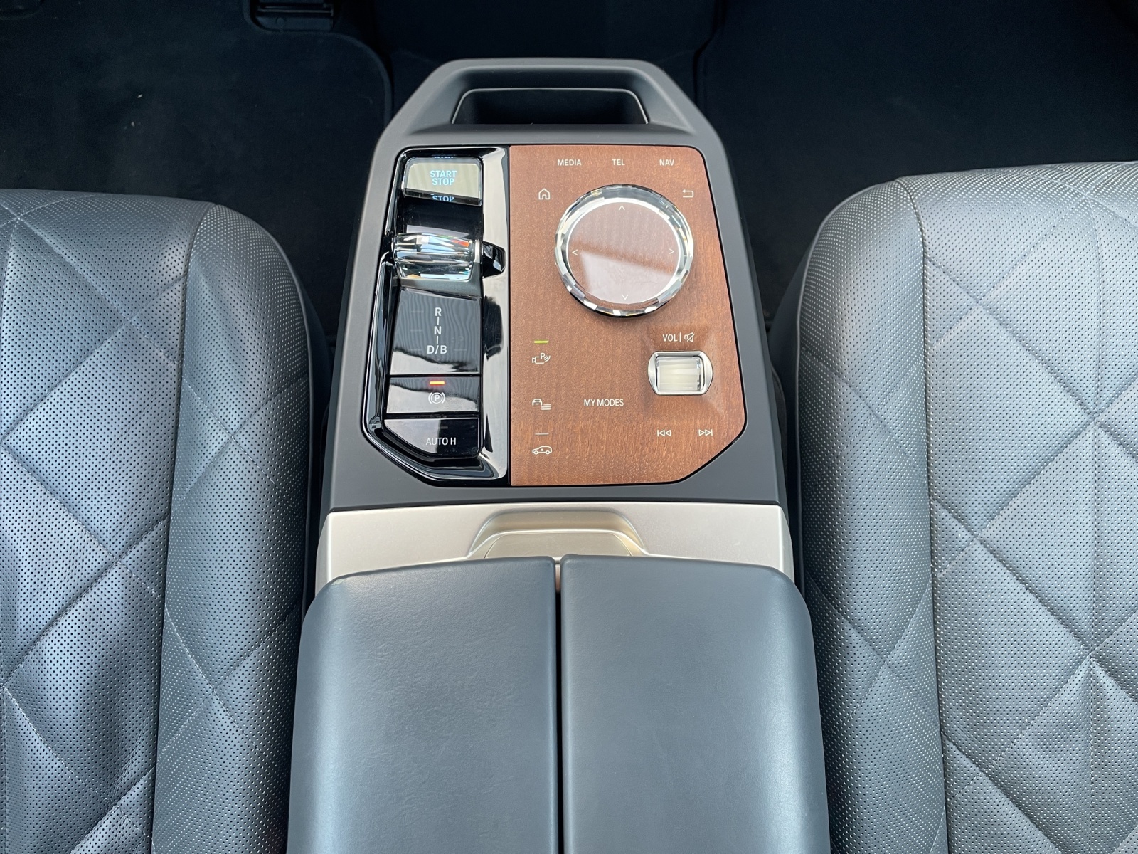 BMW iX xDrive50-image-10