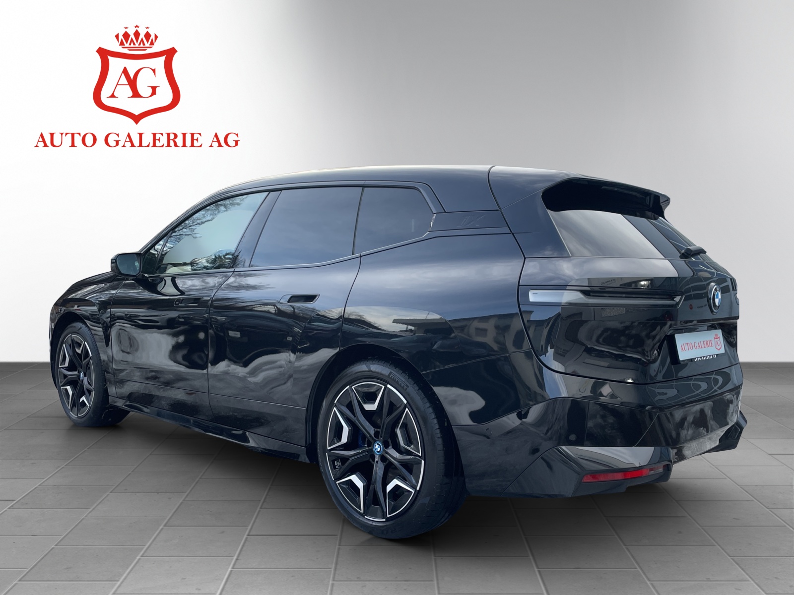 BMW iX xDrive50-showroom-element-2