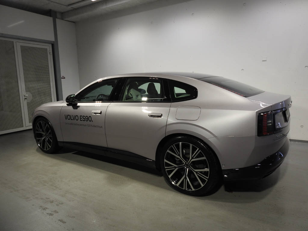 VOLVO ES90 Ultra-showroom-element-3