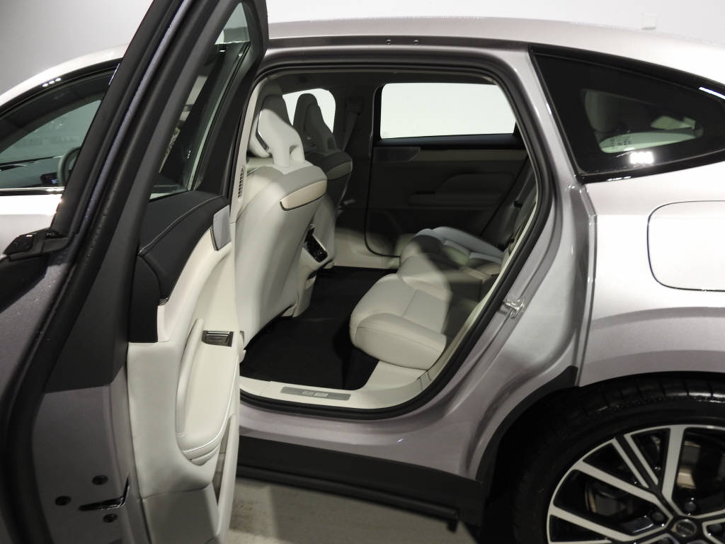 VOLVO ES90 Ultra-image-13