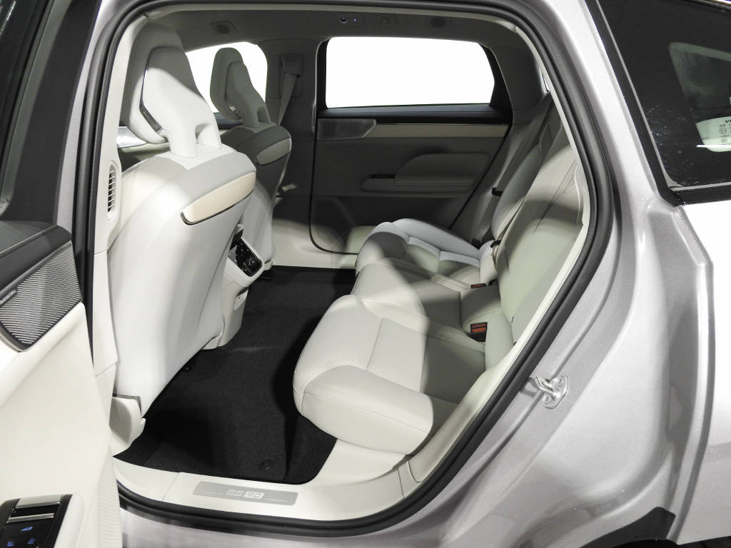 VOLVO ES90 Ultra-image-14