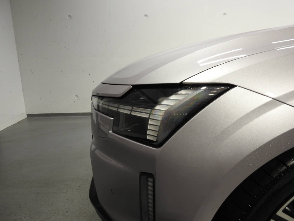 VOLVO ES90 Ultra-image-16