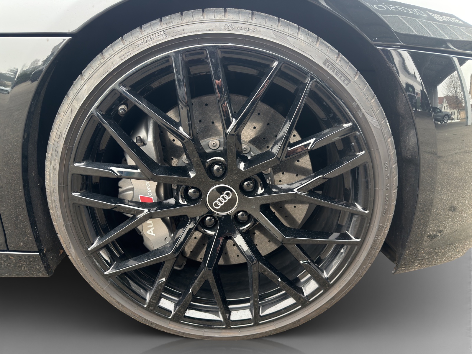 AUDI R8 Coupé 5.2 plus S-Tronic-image-12