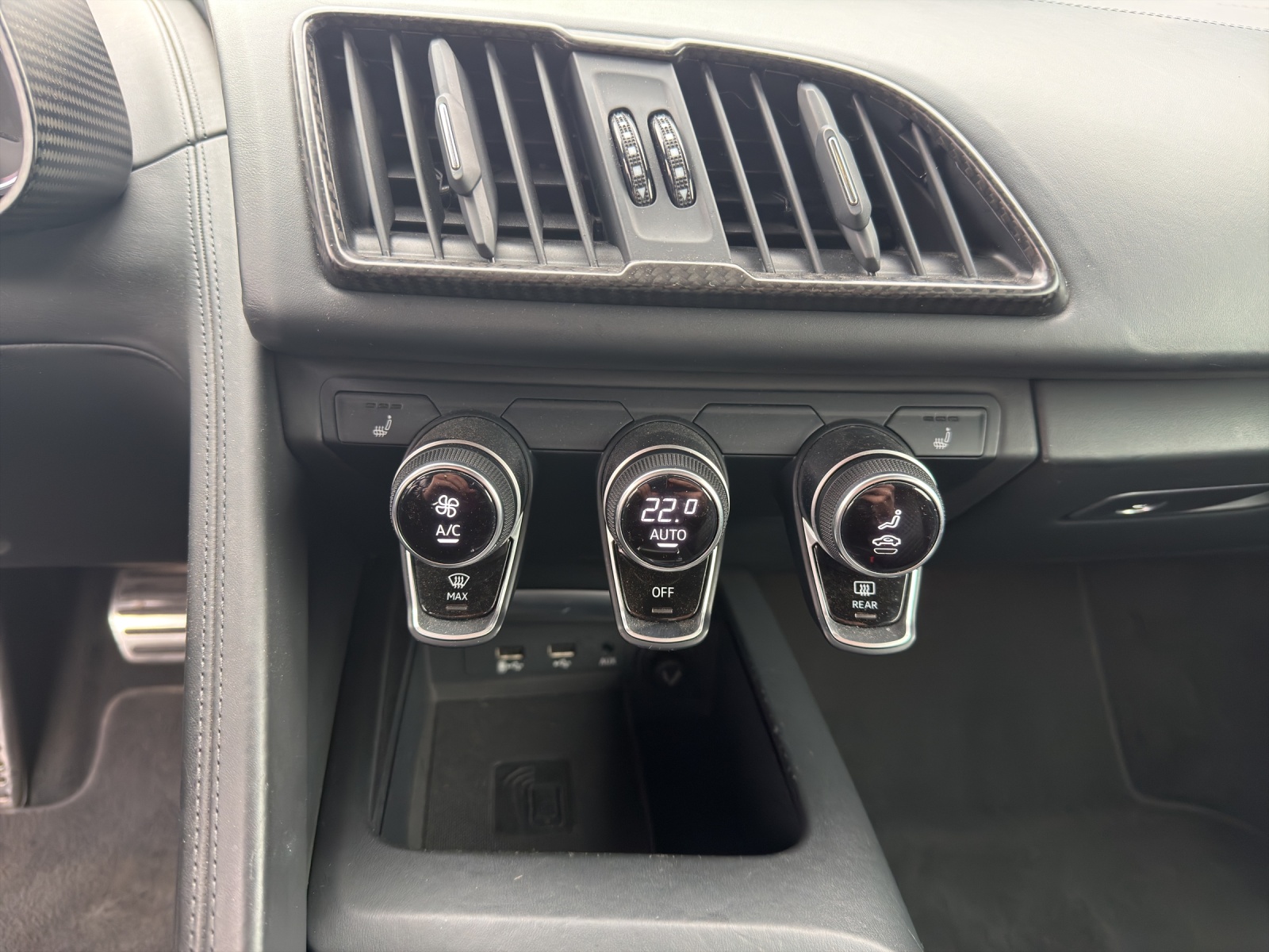 AUDI R8 Coupé 5.2 plus S-Tronic-image-9