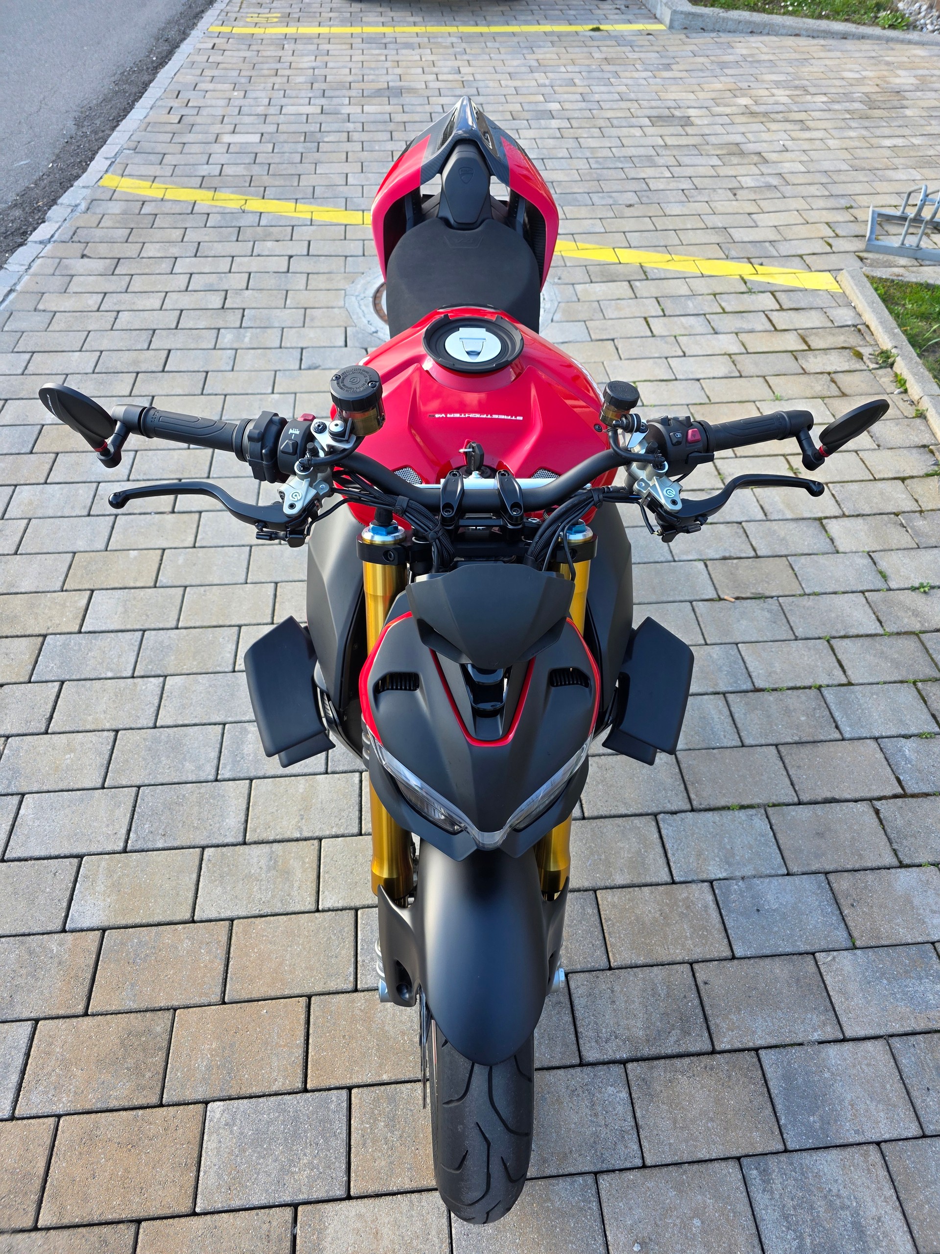 DUCATI Streetfighter V4 S-image-8