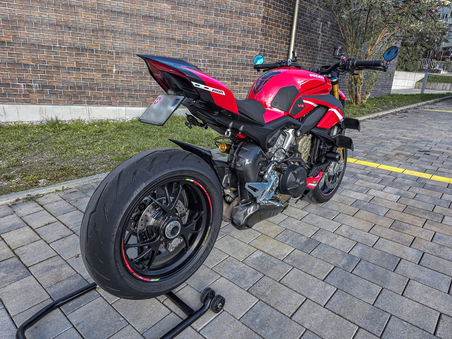 DUCATI Streetfighter V4 S-image-3