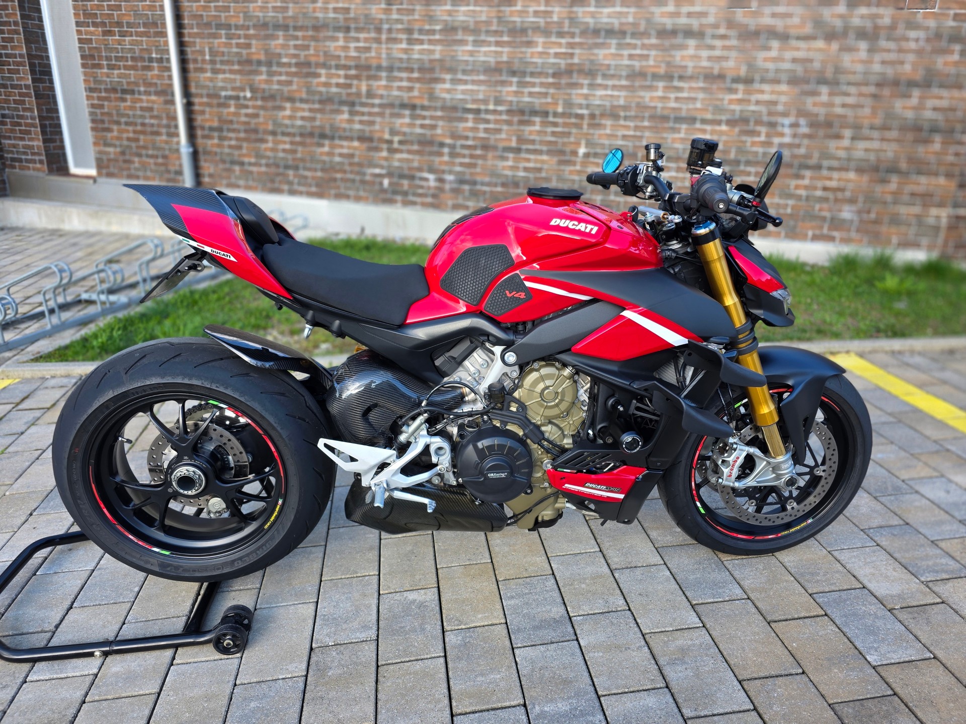 DUCATI Streetfighter V4 S-image-1