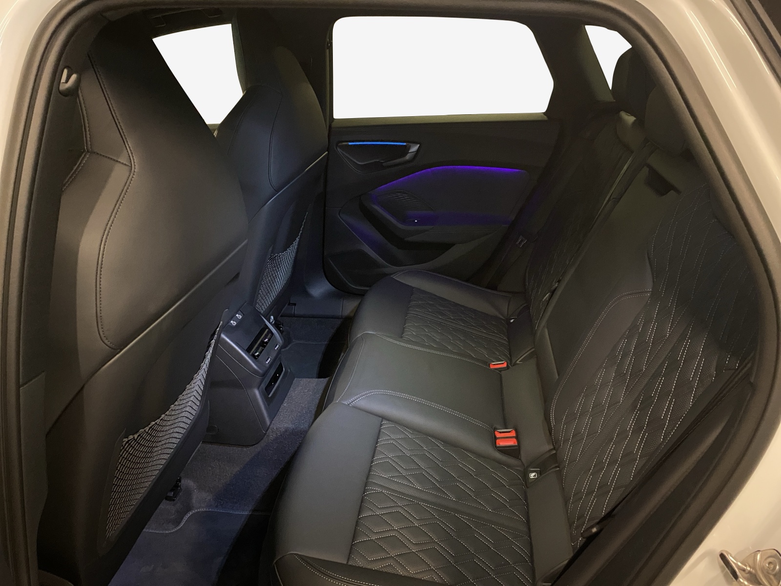 AUDI A5 Avant e-hybrid e-hybrid quattro 270 kW S tronic 367 PS Hybrid 4x4 edition one-image-11