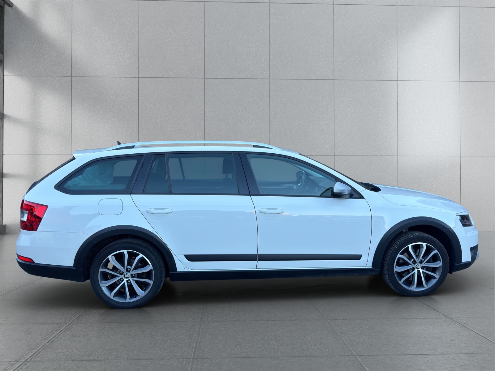 SKODA Octavia Combi 2.0 TDI Scout 4x4 DSG-image-5