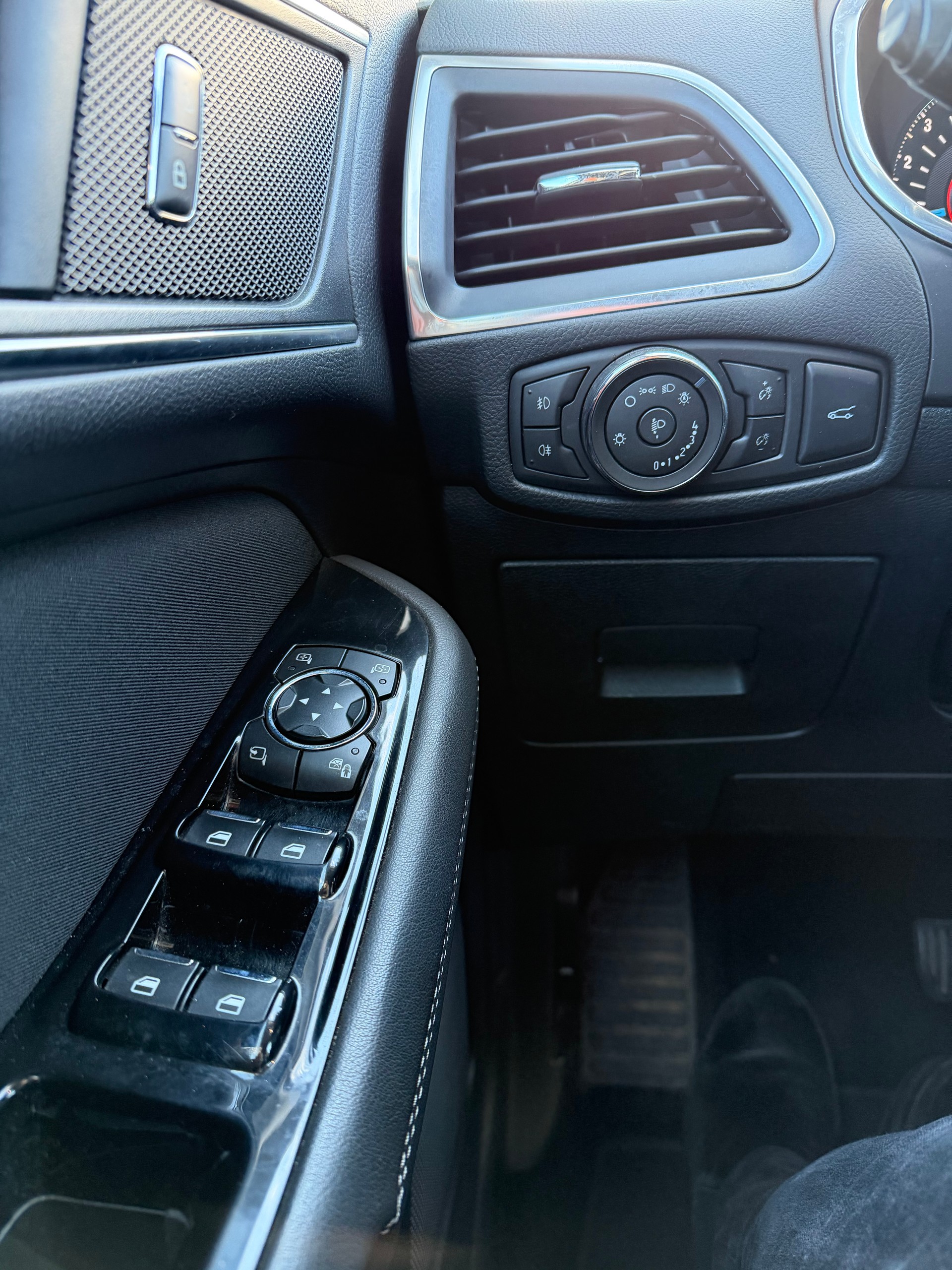 FORD S-Max 2.0 TDCi Titanium PowerShift-image-10