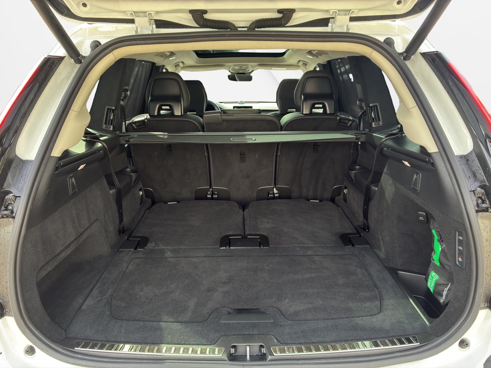 VOLVO XC90 2.0 T8 TE Ultra Dark eAWD-image-14
