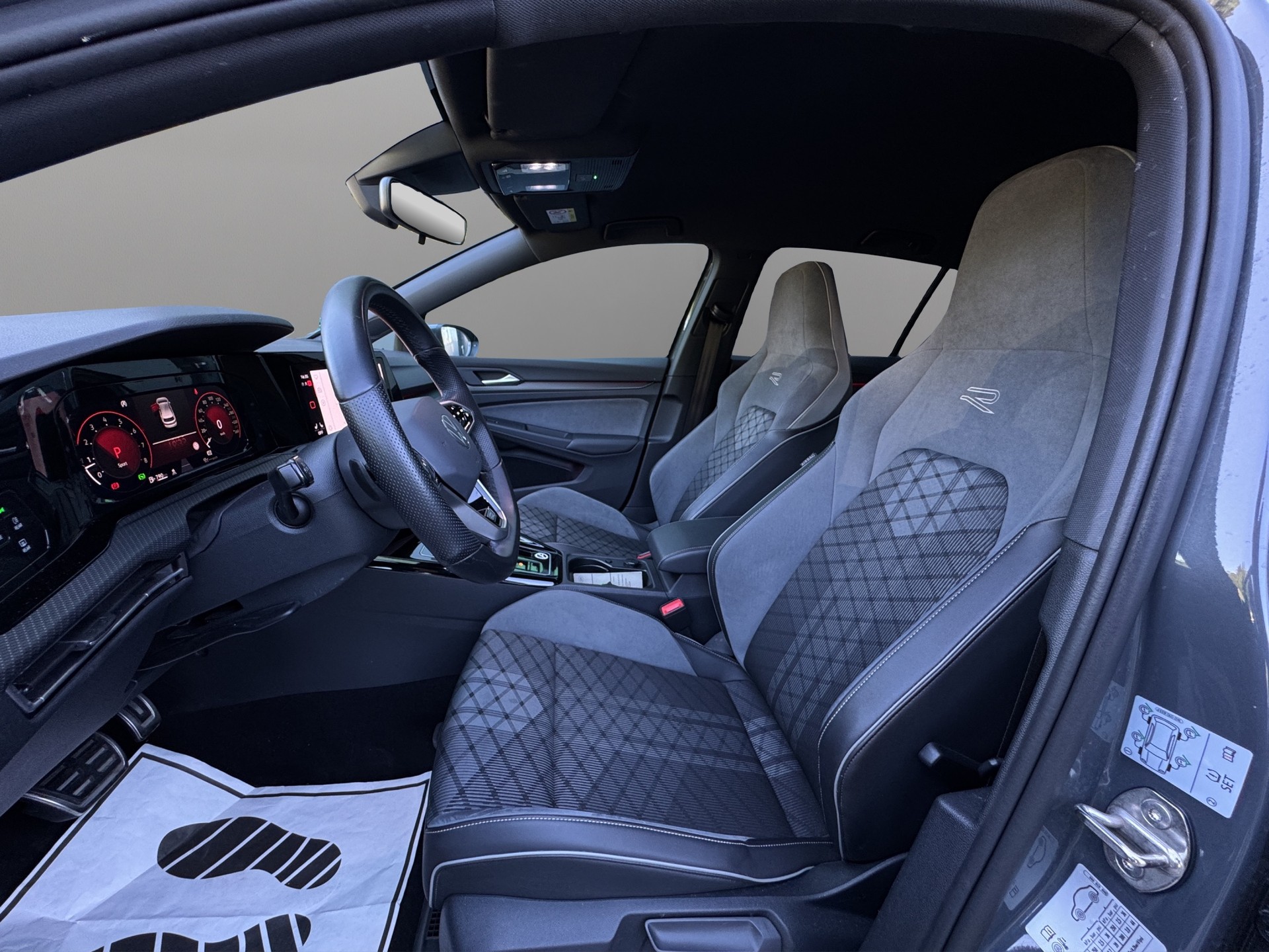 VW Golf 1.5 e TSI ACT R-Line DSG-image-8