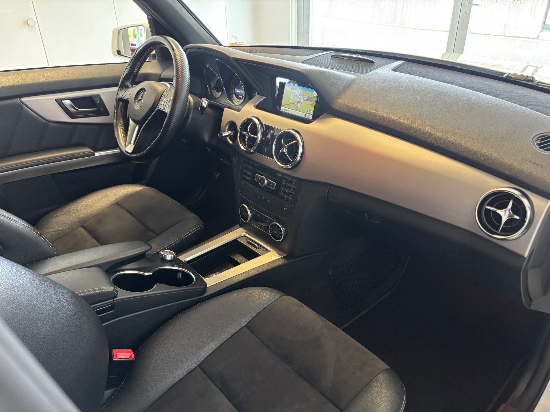 MERCEDES-BENZ GLK 220 AMG Line BlueTEC Swiss Star Ed. 4Matic 7G-Tronic-image-7