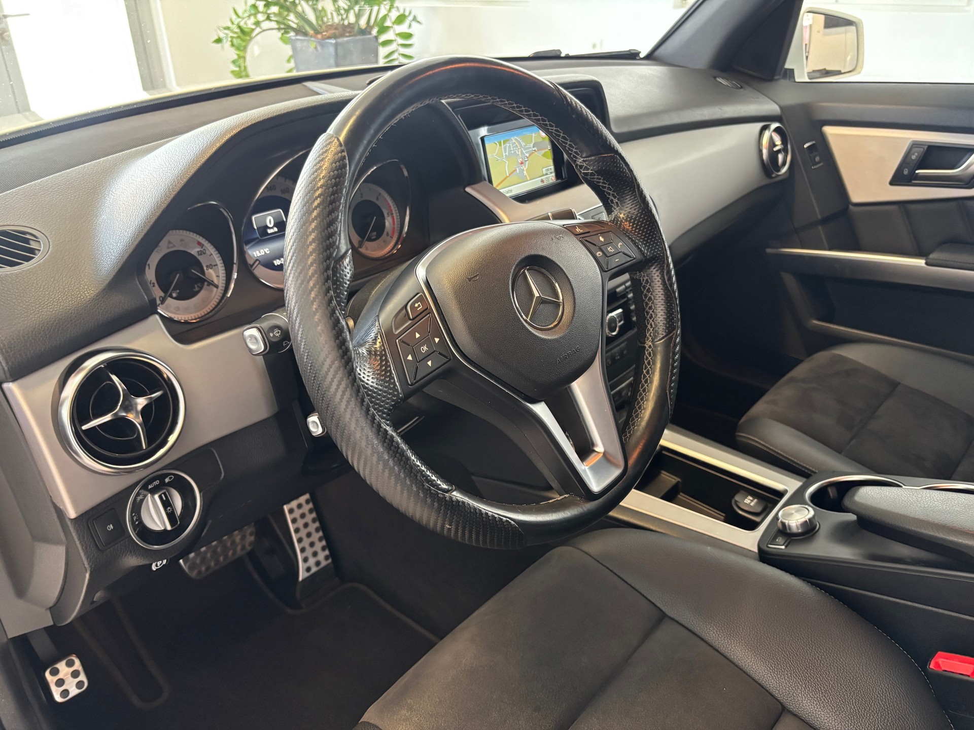 MERCEDES-BENZ GLK 220 AMG Line BlueTEC Swiss Star Ed. 4Matic 7G-Tronic-image-5