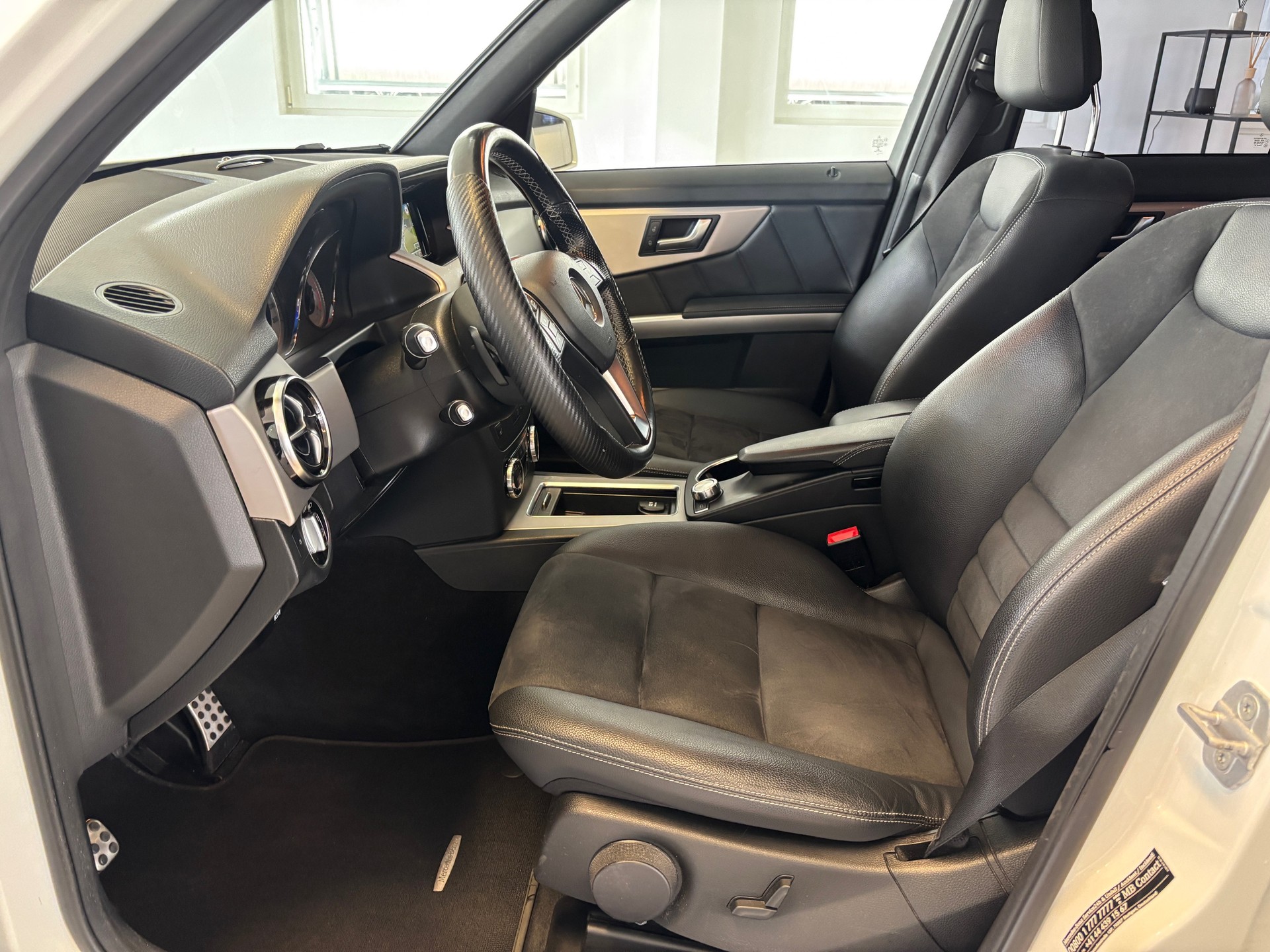 MERCEDES-BENZ GLK 220 AMG Line BlueTEC Swiss Star Ed. 4Matic 7G-Tronic-image-6