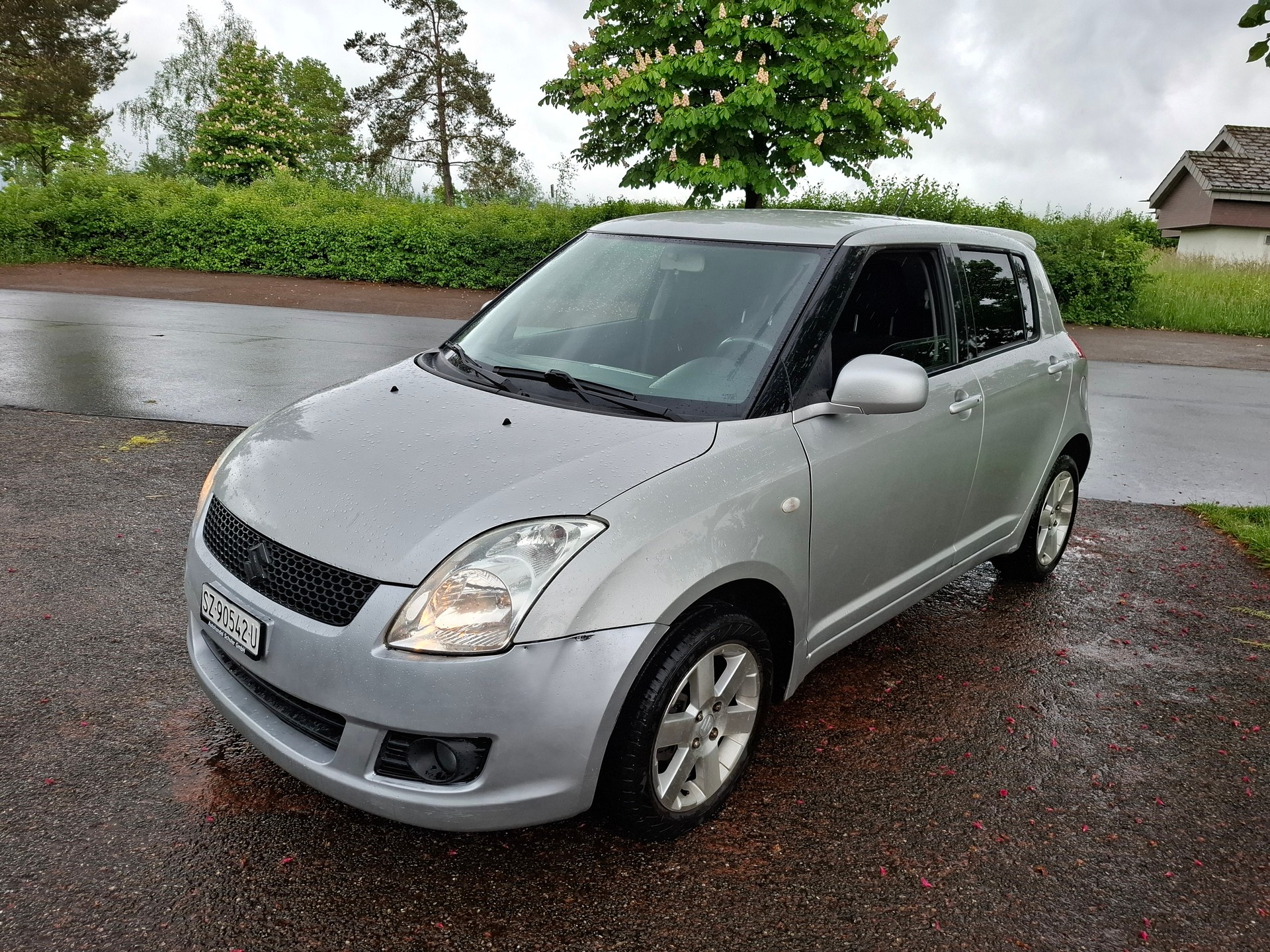 SUZUKI Swift 1.3i 16V GL 4x4-image-2