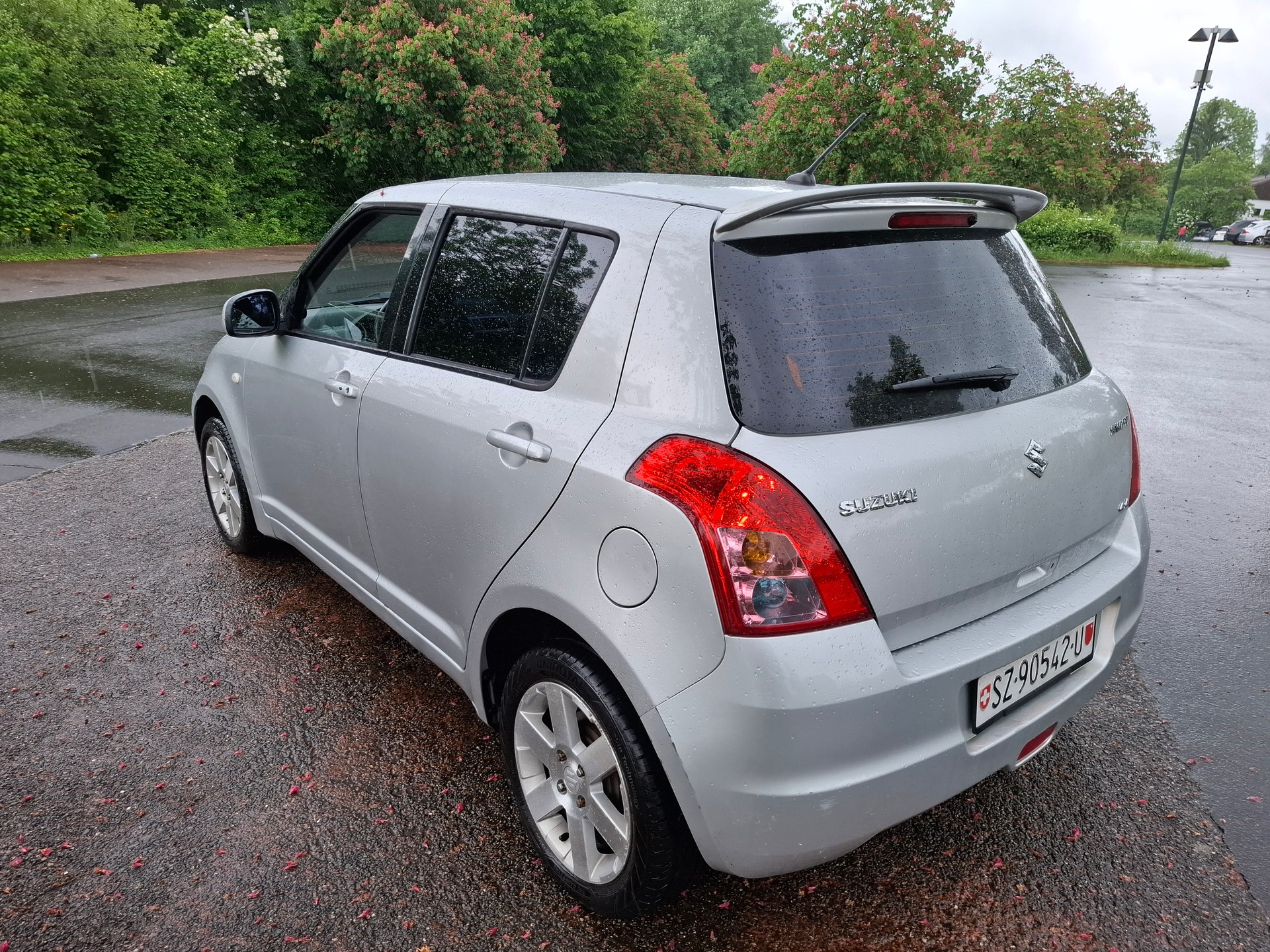 SUZUKI Swift 1.3i 16V GL 4x4-image-4