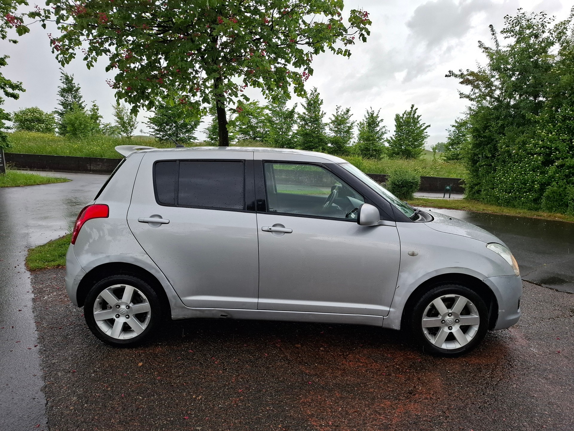 SUZUKI Swift 1.3i 16V GL 4x4-image-6