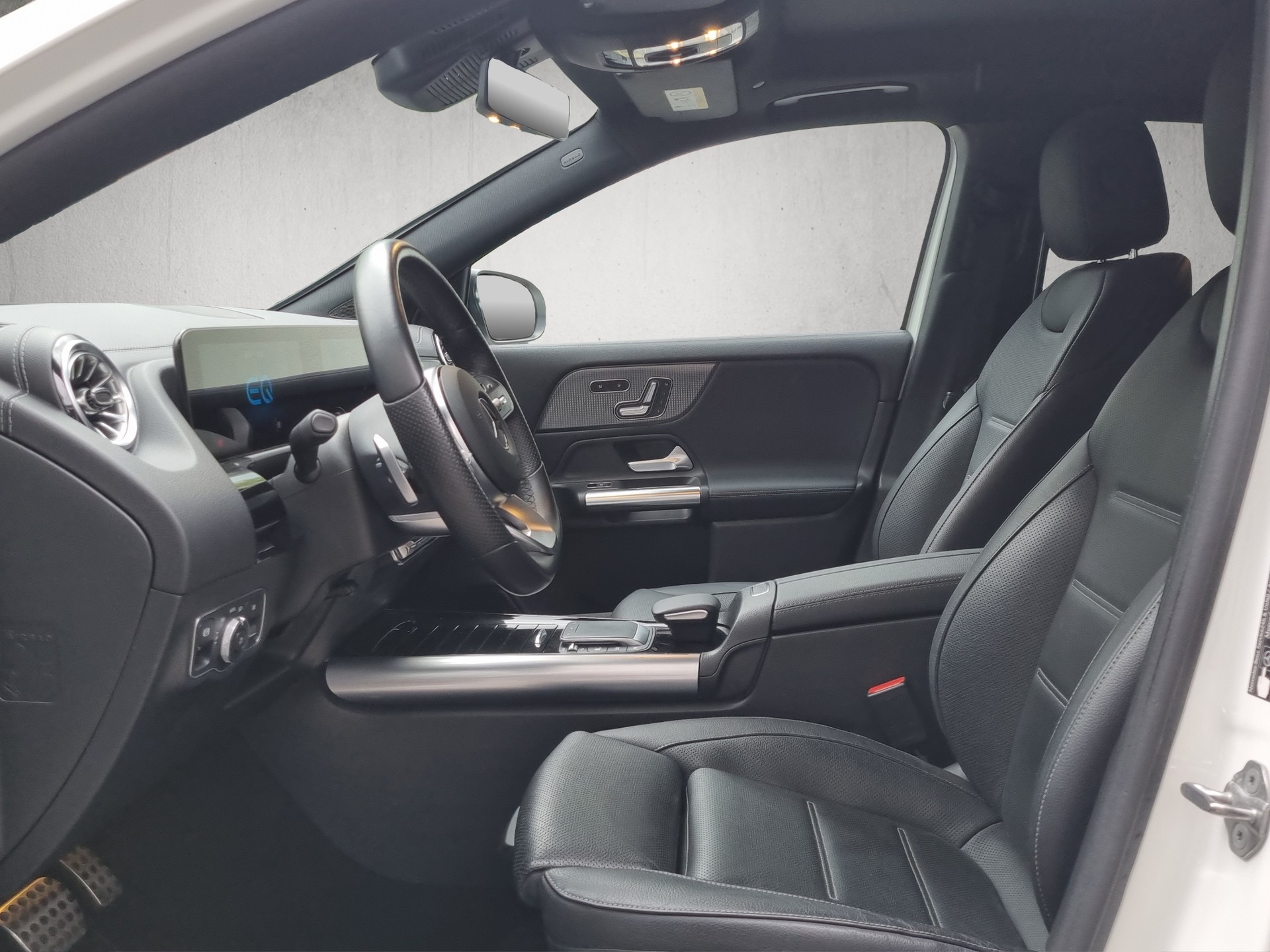 MERCEDES-BENZ EQA 350 Swiss Star AMG Line 4matic-image-8