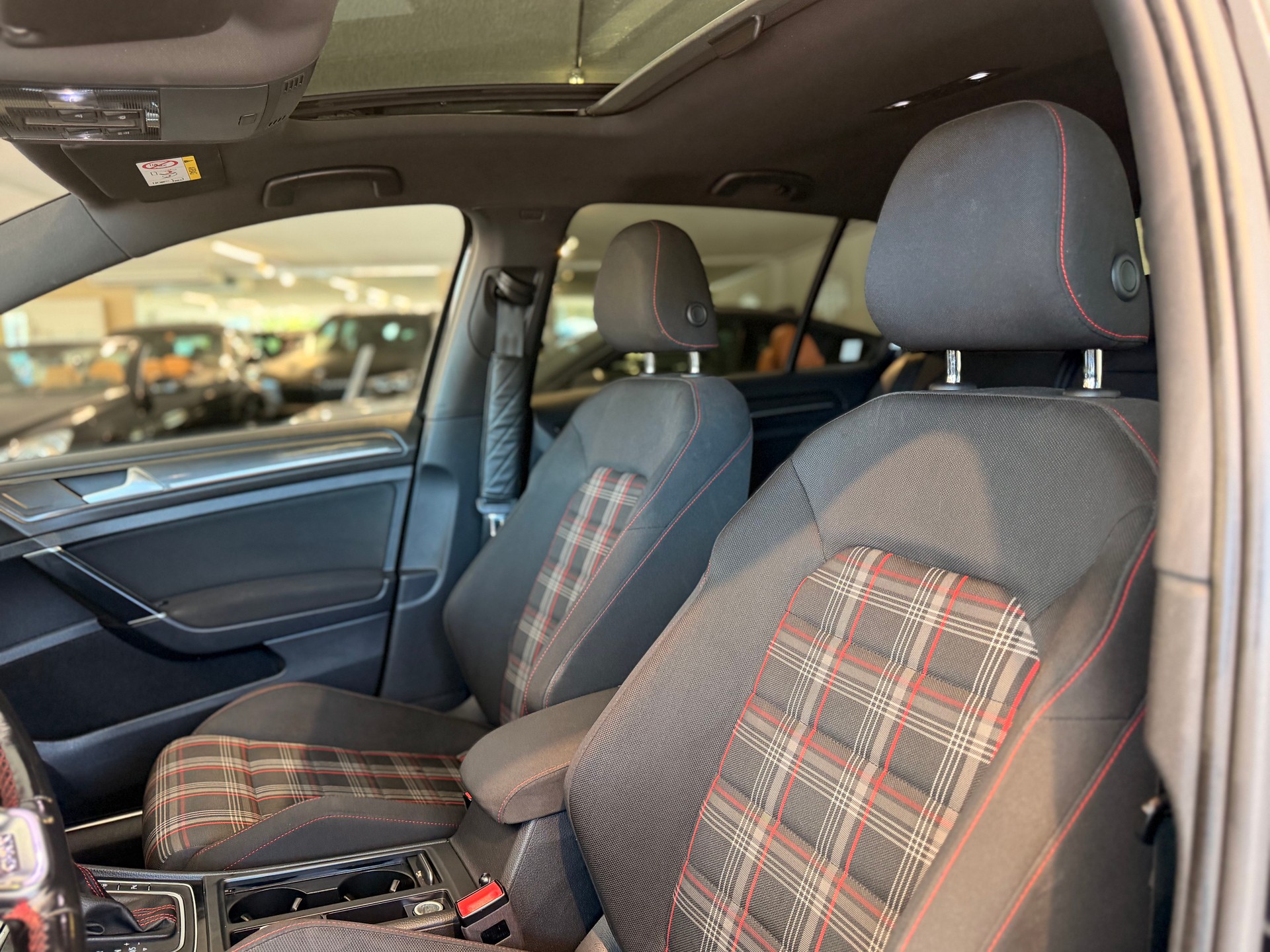 VW Golf 2.0 TSI GTI DSG-image-10