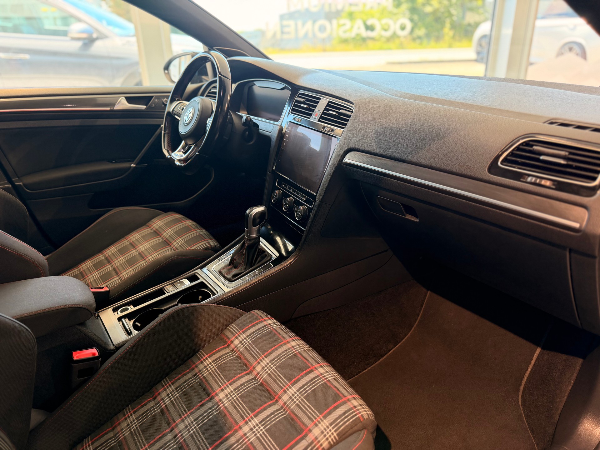 VW Golf 2.0 TSI GTI DSG-image-21