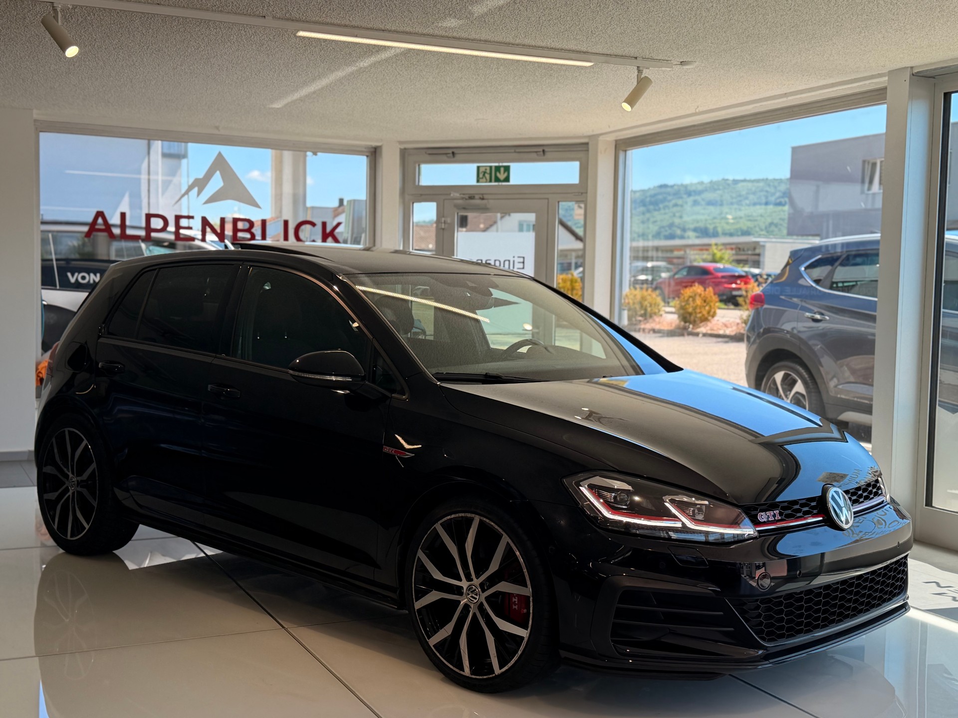 VW Golf 2.0 TSI GTI DSG-showroom-element-3